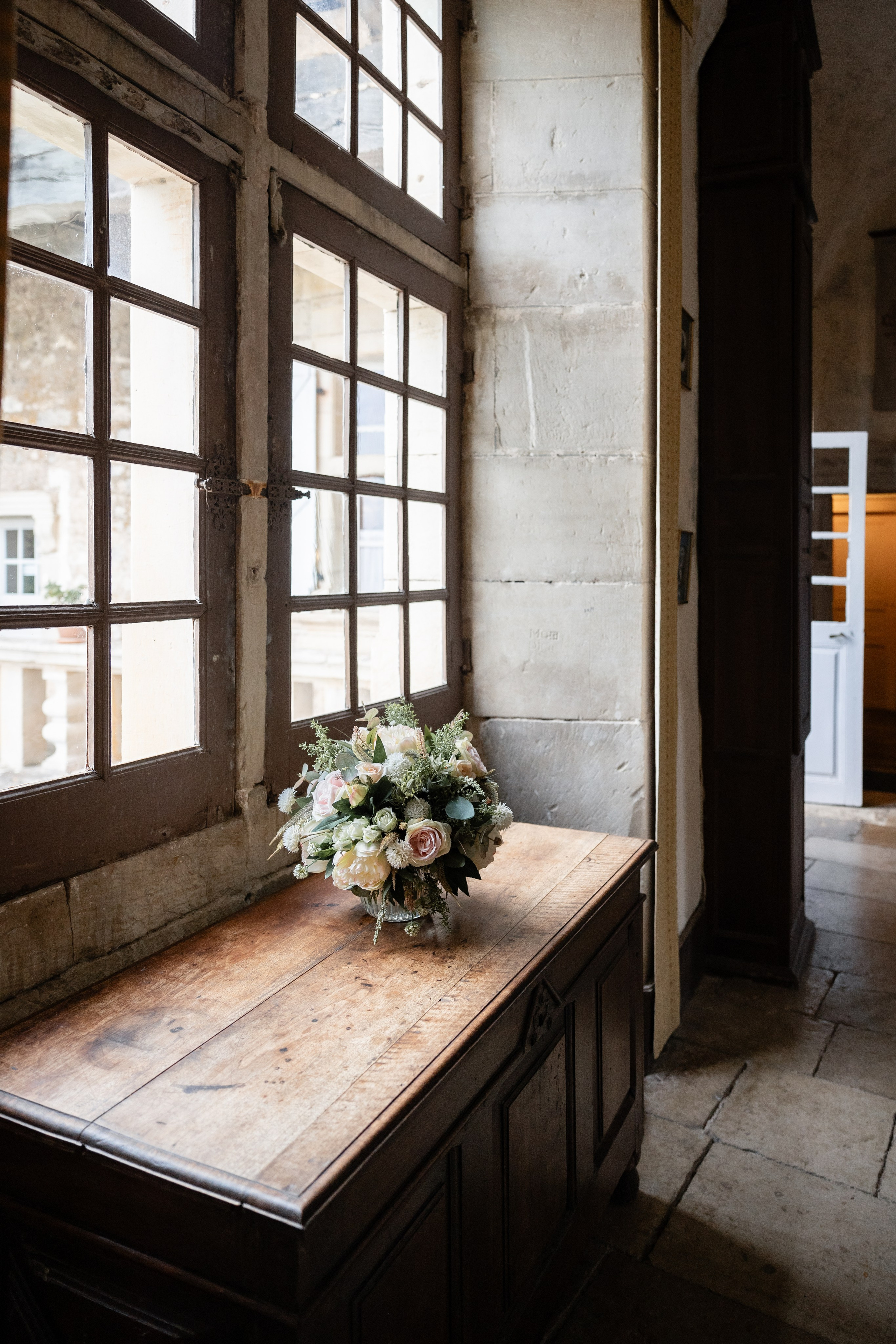French Chateau Wedding. Elopement at Château de Cénevières. Eugénie Smirnova — your photographer in Toulouse and southwest France