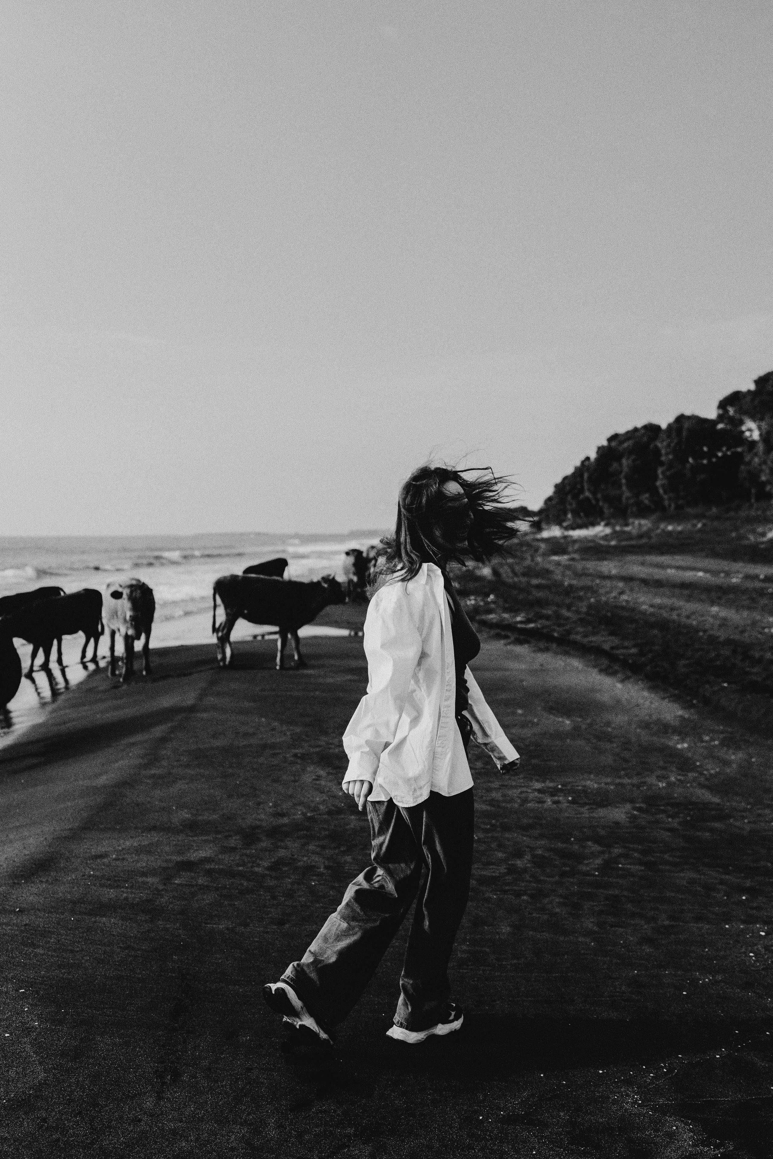 Меня зовут Валерия Азаренко, я свадебный и портретный фотограф. Снимаю в Батуми. Я провожу портретные съёмки, съёмки lovestory, съёмки свадебного дня и семейные. Цены и условия на сайте.