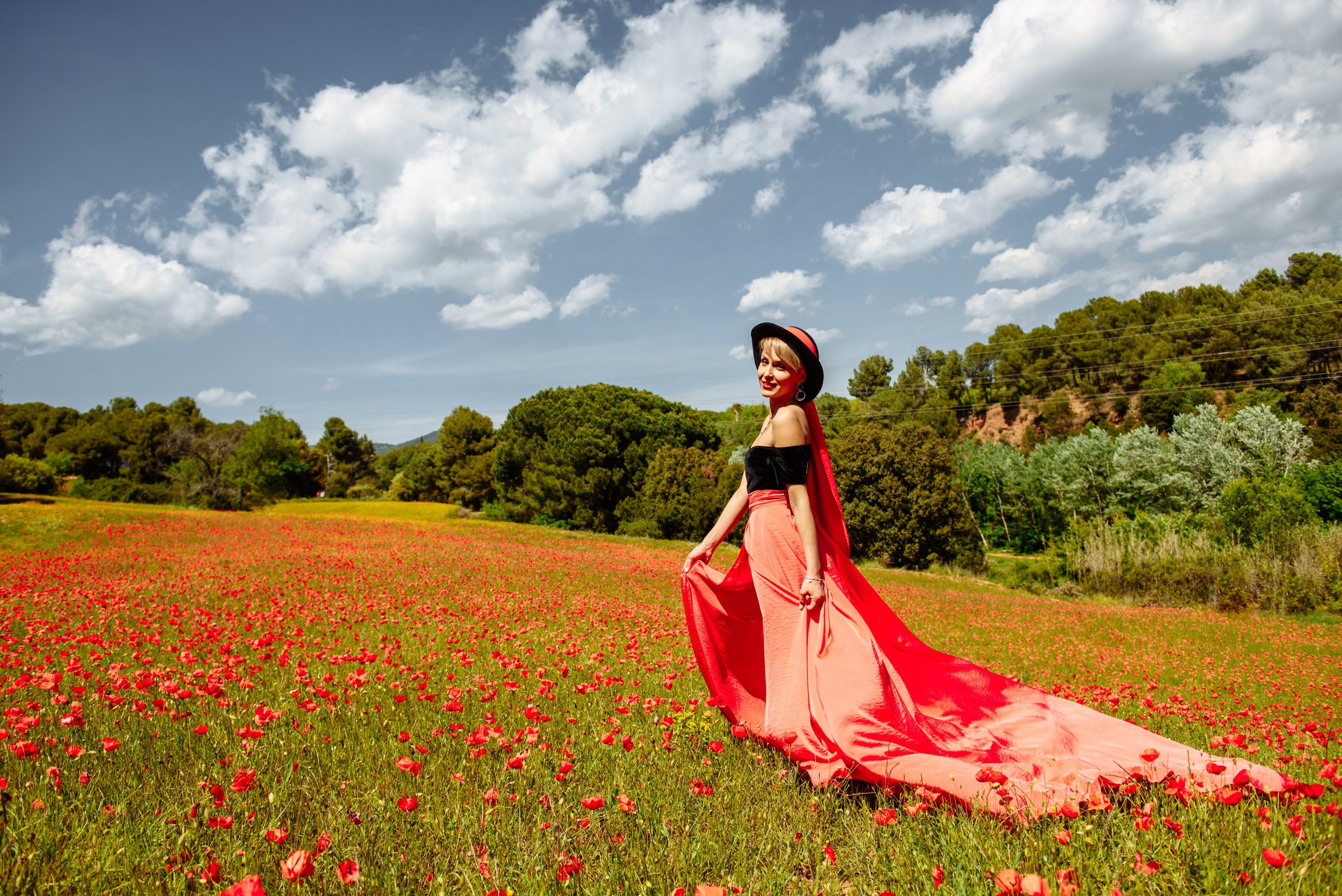 Olga Campos flores rojos. Фотограф Екатерина Гасанова — фотосессии в Барселоне