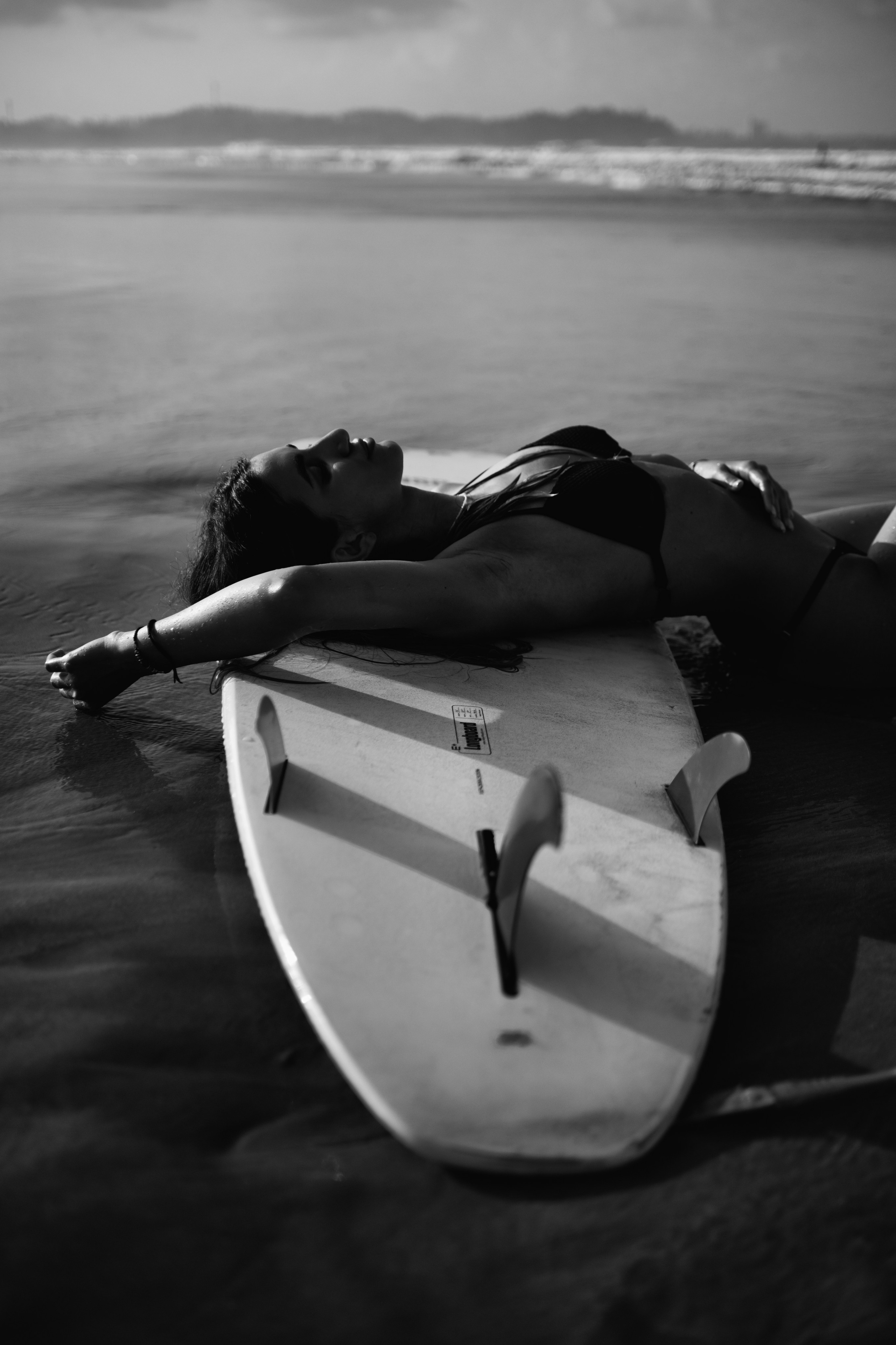Photoshoot with a surfboard | BW