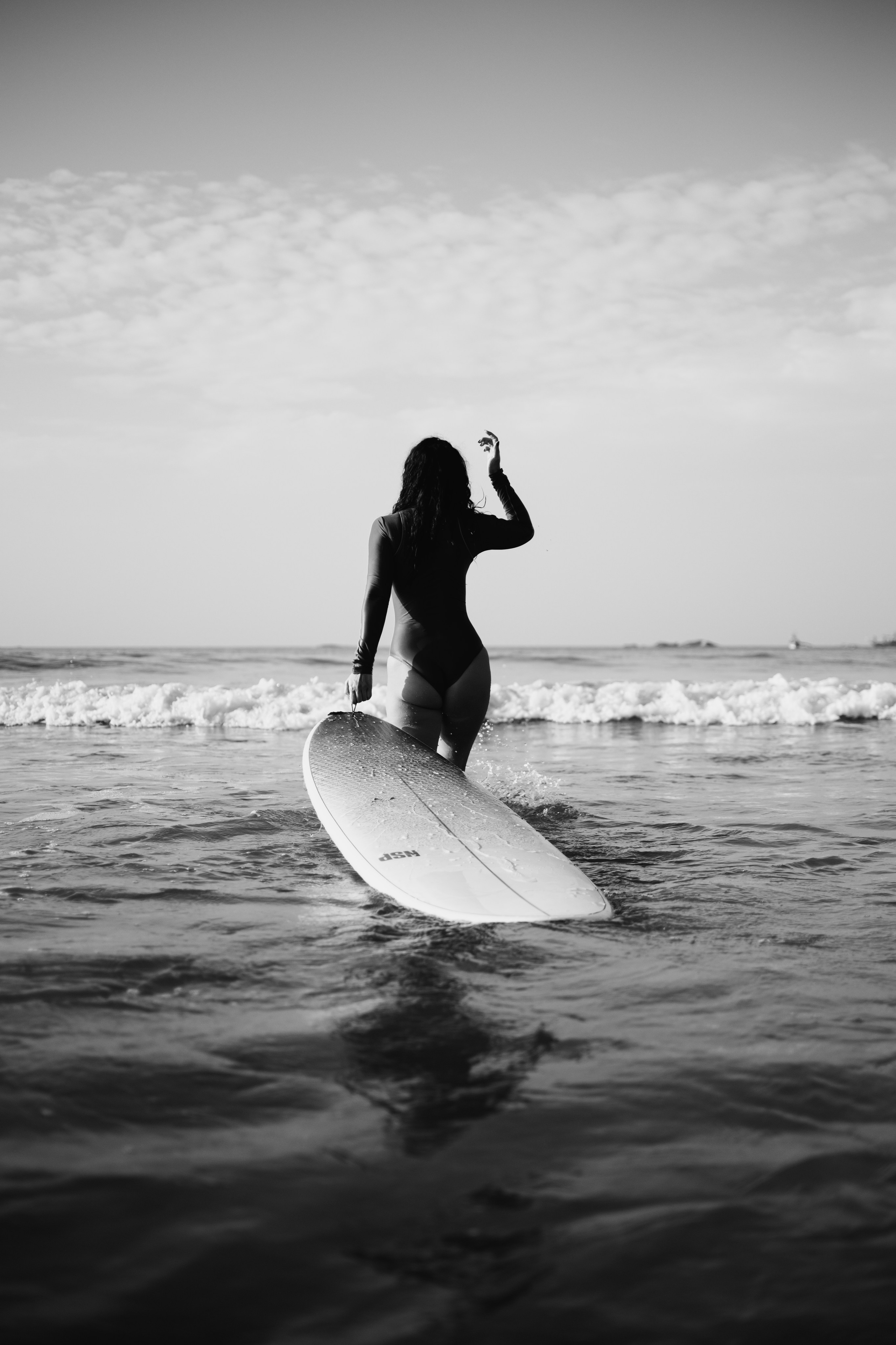 Photoshoot with a surfboard | BW