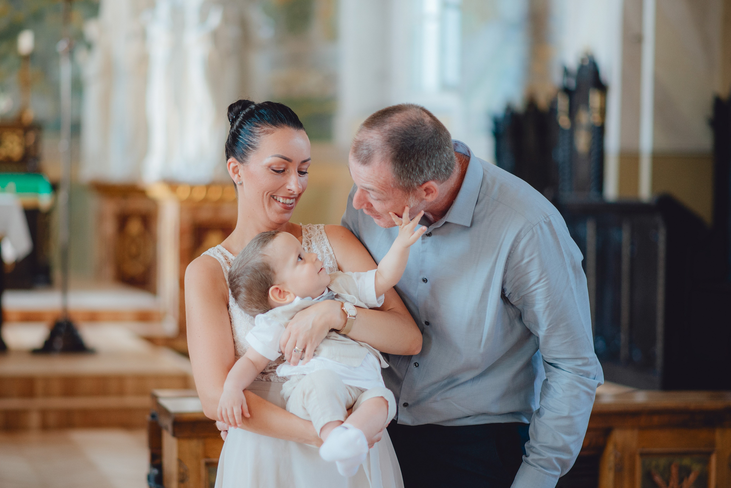 Krikštynos, krikštas, krikštynų fotosesija, ceremonija, bažnyčia krikštynų pasiruošimo fotografavimas. Krikštynų fotografas Vilnius Trakai kaina krikštynų fotografavimas fotografė personal.lt photogrpahy kainos šeima, vaikai profesionali natūrali meninė reportažinė klasikinė fotosesija, krikštynų fotosesija gamtoje
