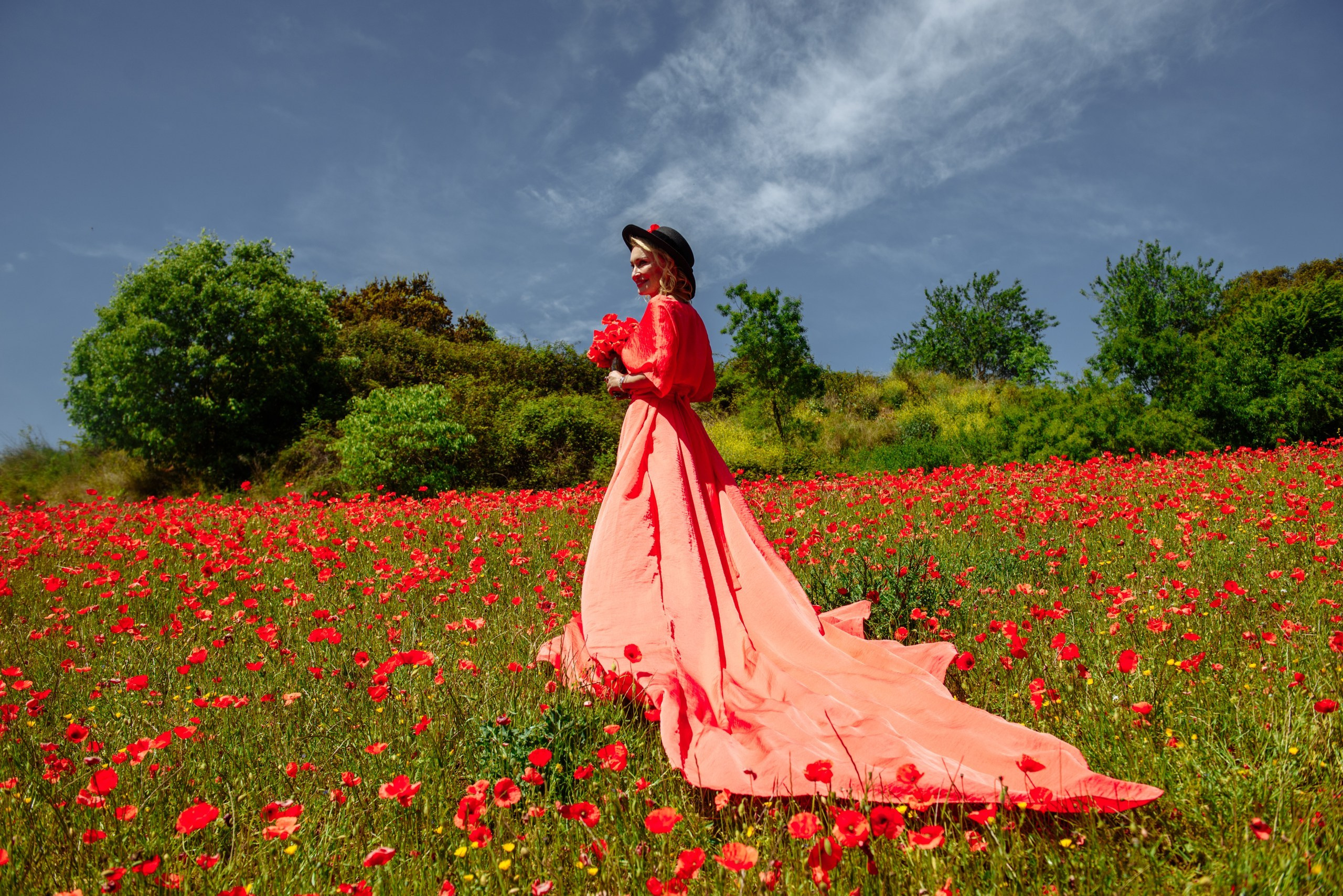 Olga Campos flores rojos. Фотограф Екатерина Гасанова — фотосессии в Барселоне