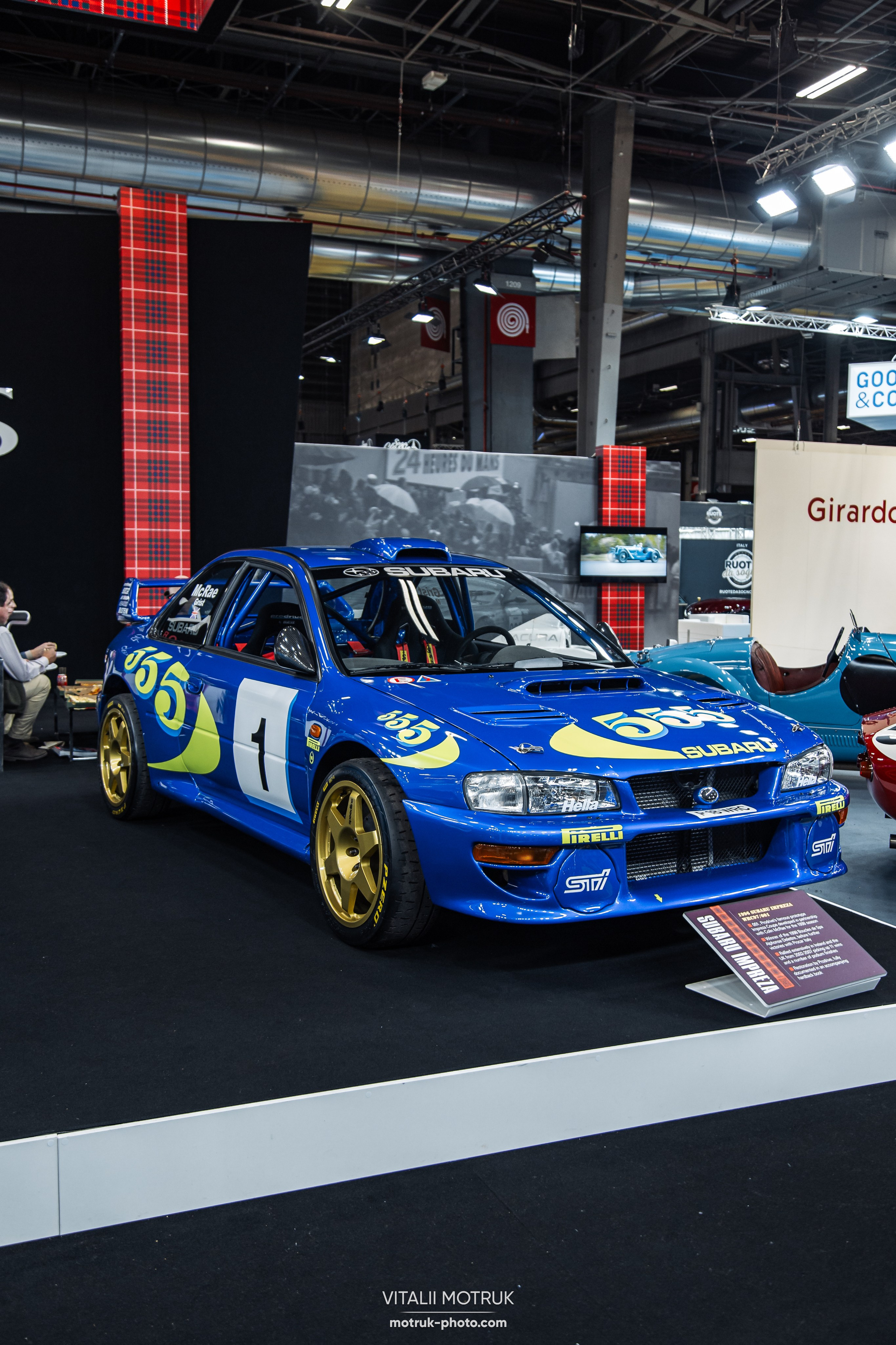 Retromobile 2023. Photographe de voitures à Paris — Vitalii Motruk