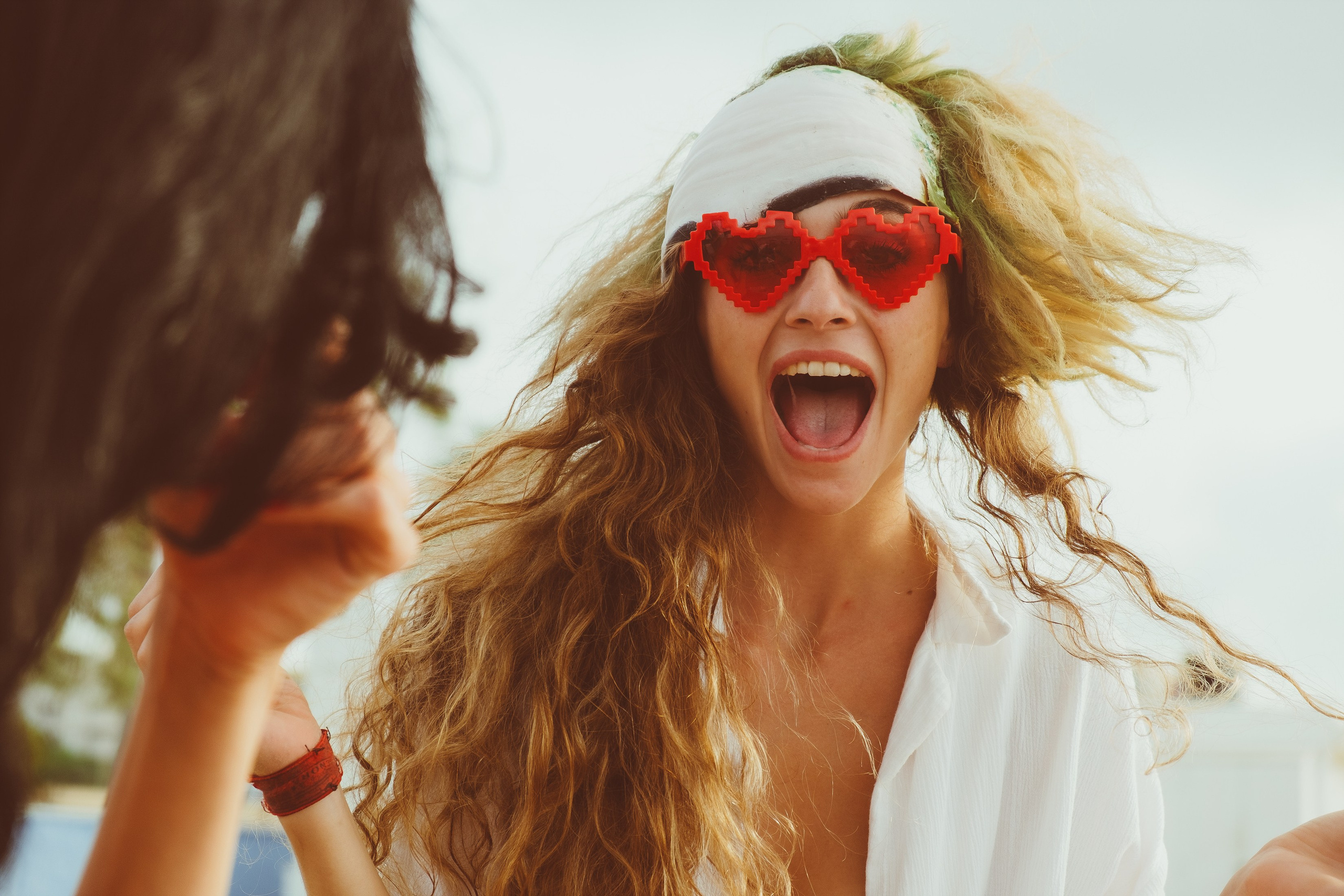 Beetlejuice на море: Экспериментальная фотосессия с цирковыми артистами — Фотограф Андрей Луковников