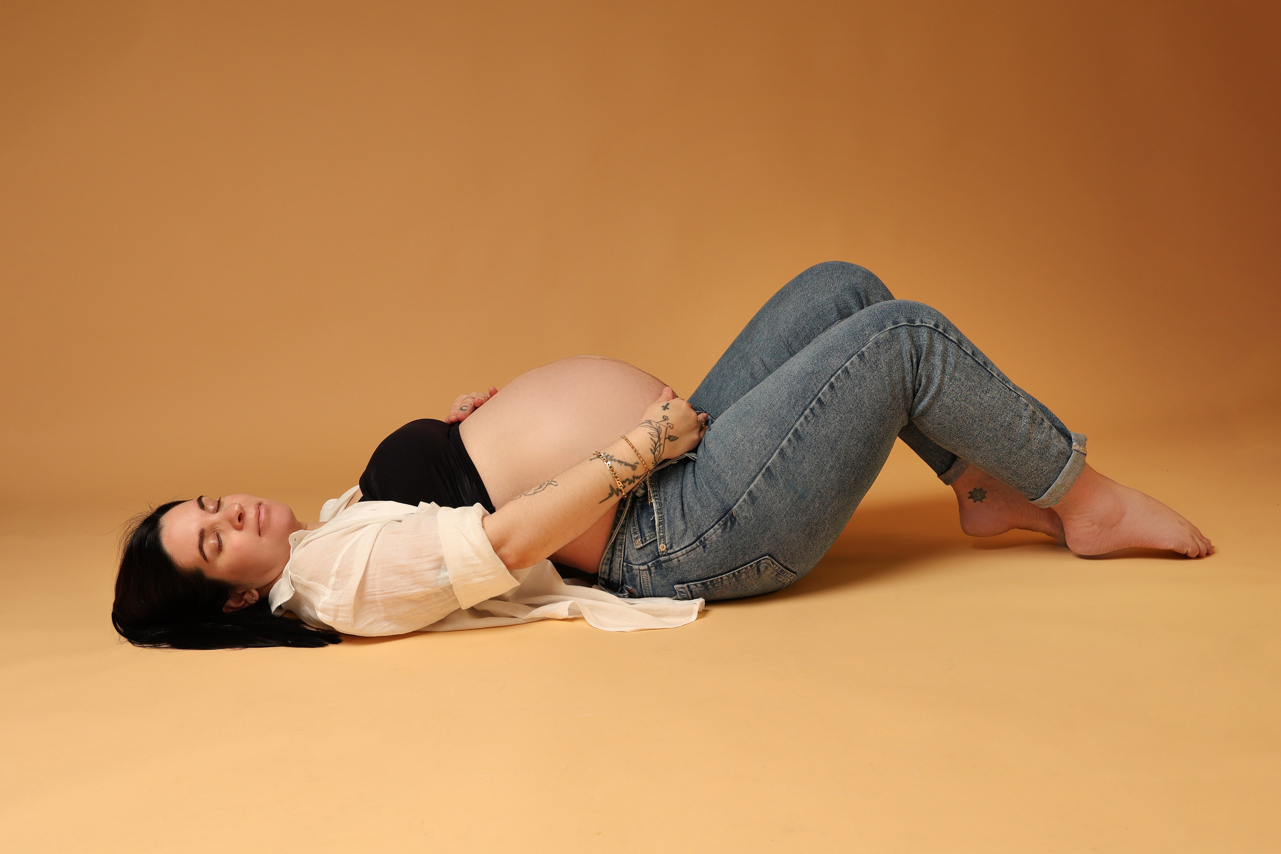 Nueva Sesión Embarazo En Estudio. Fotografía de Eventos, Embarazo y Familiar en Pirineos