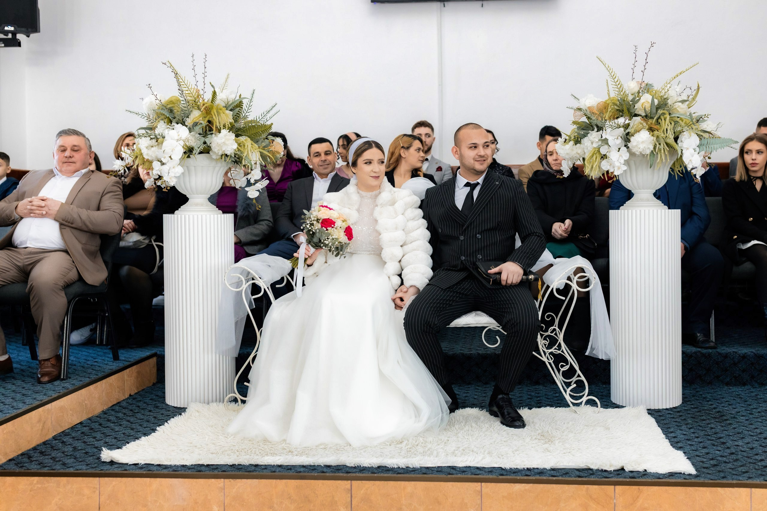 Fotograf nuntă Târgu Neamț – Samuel și Roxana, fotografie autentică realizată de AlinoFotoStudio 2. Fotograf nuntă Iași, Bacău, Suceava și Botoșani – Alin Chirilă surprinzând momente reale de nuntă 3. Fotografie de nuntă cu emoție și credință – AlinoFotoStudio, fotograf povestitor 4. Fotograf profesionist nuntă în Moldova – cadre naturale și pline de emoție 5. Alin Chirilă fotograf nuntă – poveste reală surprinsă prin fotografie 6. Fotograf nuntă cu stil documentar – momente autentice din ziua nunții Pregătiri mireasă acasă – fotografie naturală realizată de Alin Chirilă fotograf nuntă 8. Detalii din ziua nunții – fotograf nuntă Iași și Botoșani, AlinoFotoStudio 9. Emoții din dimineața nunții – fotograf profesionist Moldova 10. Cadre autentice din pregătiri – fotograf nuntă Suceava și Bacău Ceremonie religioasă nuntă – moment emoționant surprins de fotograf Alin Chirilă 12. Nuntă cu valori creștine – fotografie din biserică realizată cu discreție 13. Rugăciune și emoție în ziua nunții – fotograf nuntă Târgu Neamț 14. Legământ în fața lui Dumnezeu – fotografie de nuntă autentică 15. Fotograf nuntă biserică – momente sincere și pline de semnificație Petrecere de nuntă – cadre naturale realizate de AlinoFotoStudio 17. Bucurie și dans la nuntă – fotograf nuntă Iași și împrejurimi 18. Momente autentice de la restaurant – fotograf nuntă Bacău Suceava 19. Atmosferă de nuntă surprinsă discret – Alin Chirilă fotograf -AlinoFotoStudio – fotograf nuntă cu abordare naturală și emoțională 21. Alin Chirilă fotograf – povestitor prin fotografie de nuntă 22. Fotograf nuntă în Moldova – stil documentar și autentic 23. Fotografie de nuntă sinceră și elegantă – AlinoFotoStudio- Fotograf nuntă Iași Bacău Suceava Botoșani – Alin Chirilă AlinoFotoStudio 26. Fotograf nuntă Târgu Neamț și Moldova – fotografie profesională de eveniment 27. Fotograf nuntă cu valori creștine și stil documentar – AlinoFotoStudio - Alin Chirilă – AlinoFotoStudio Fotograf nuntă Iași • Bacău • Suceava • Botoșani - Samuel & Roxana, Târgu Neamț -Momente reale, trăite sincer și păstrate pentru totdeauna.