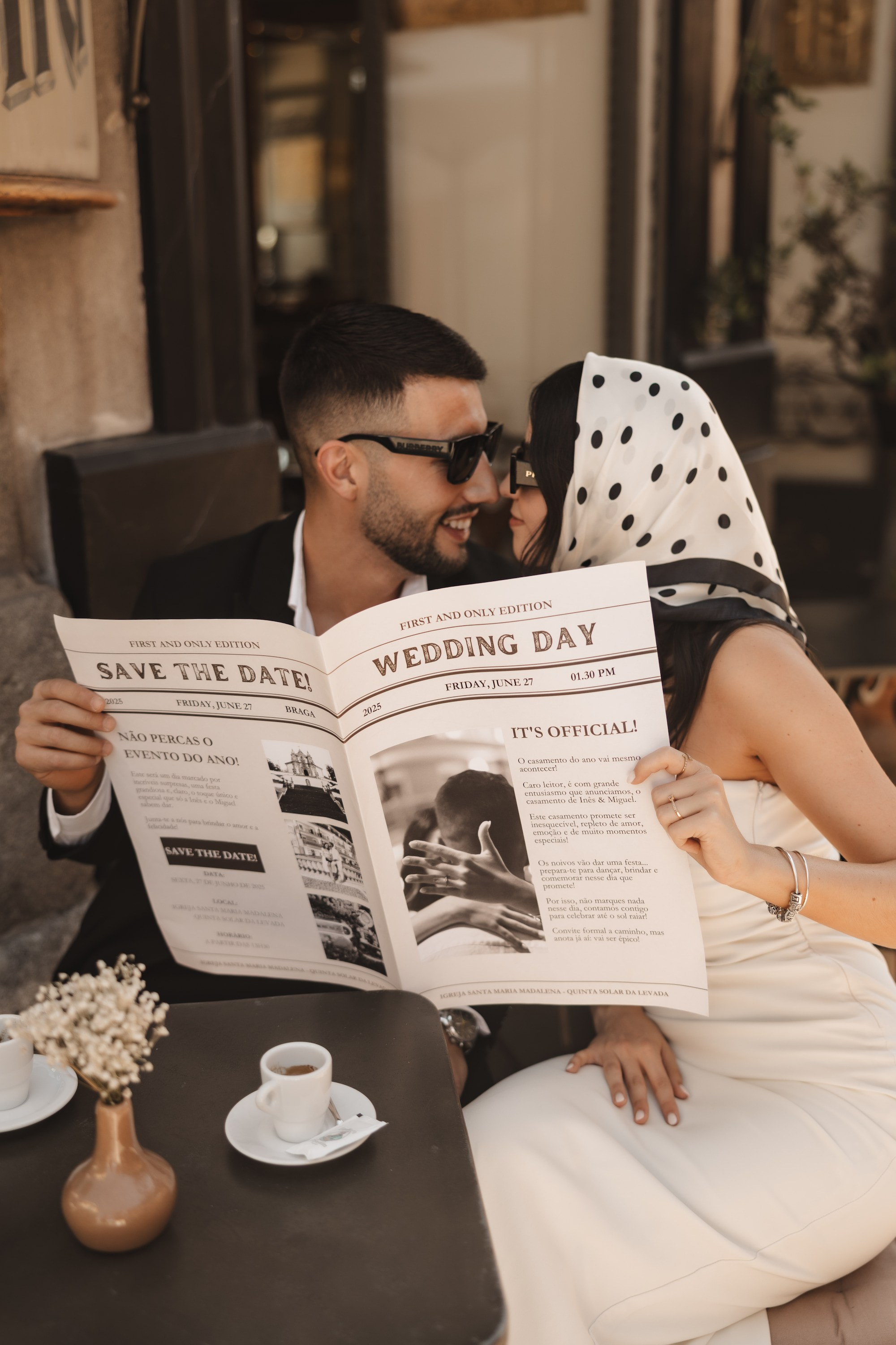 Momento de café editorial com casal elegante antes da cerimónia de casamento