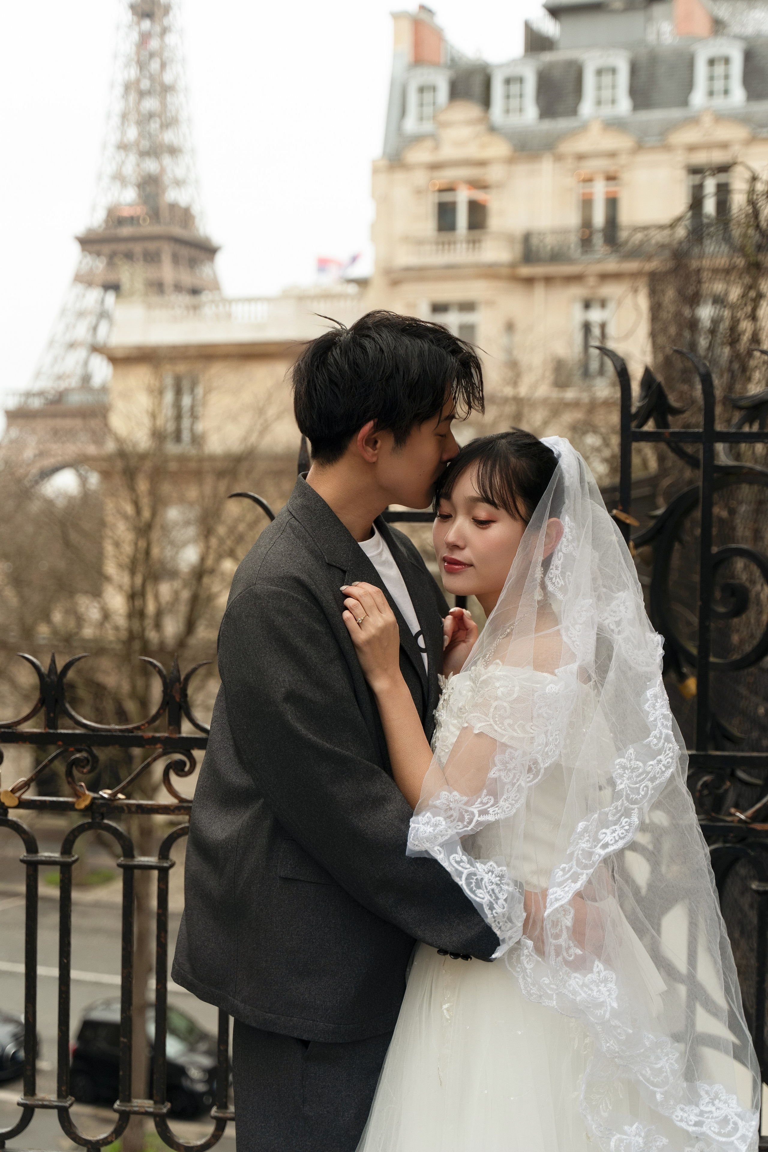 Engagement photo-shoot. Photographer in Paris Yulia Shkadina | Couples, engagement, pre-wedding, individual photo-shoots in Paris at the best locations