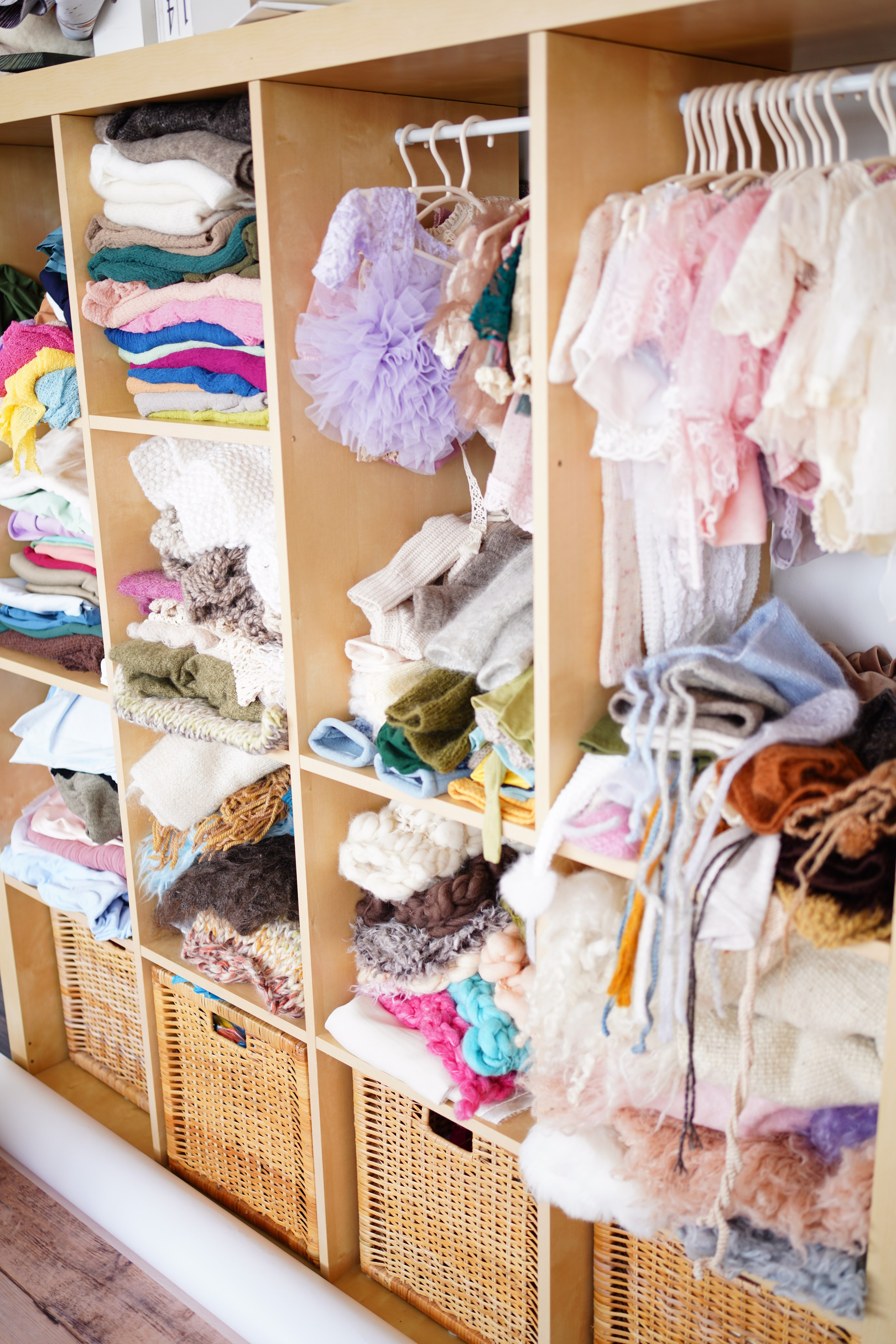 Meine Fotostudio bietet eine breite Auswahl an Accessoires, Kleidung und Dekoration für Babyshooting