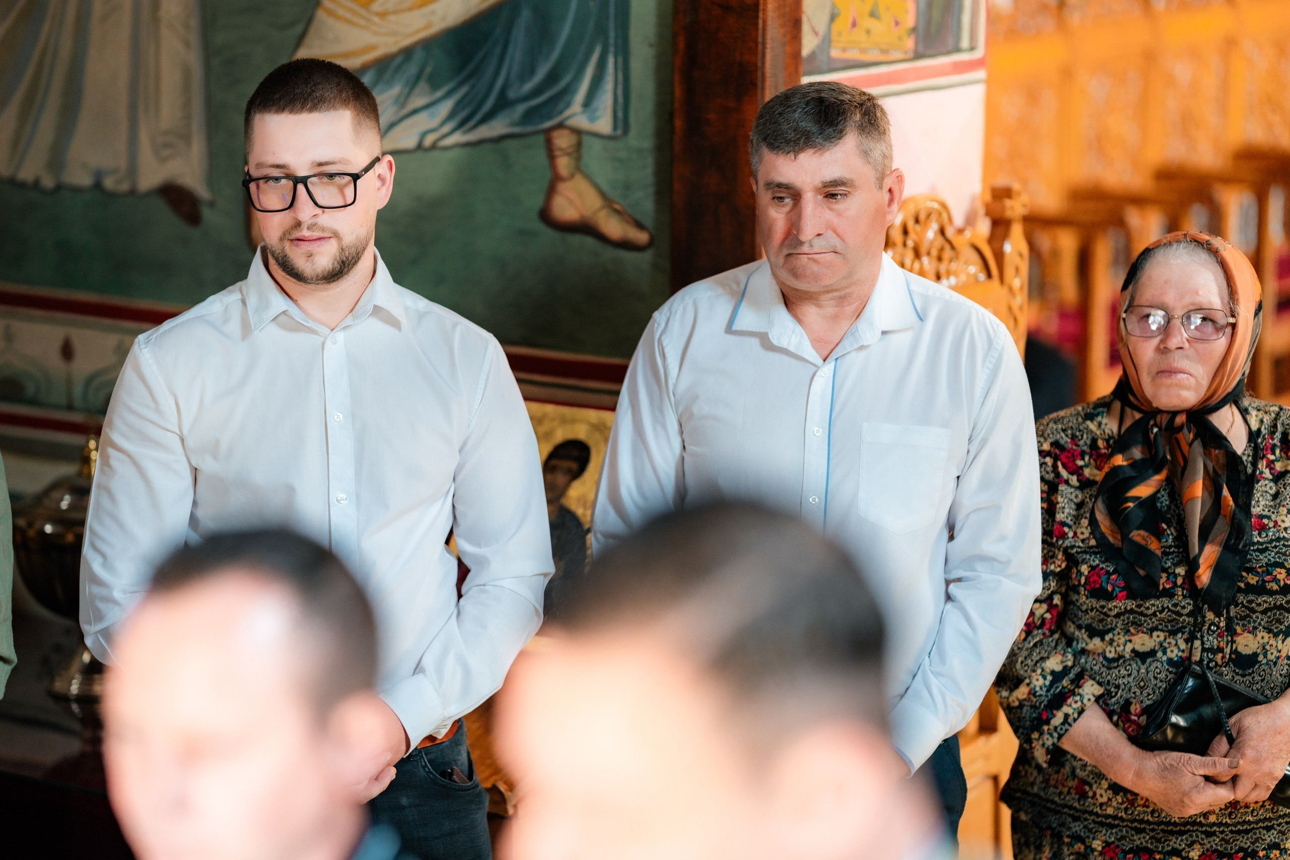 - Preotul ținându-l pe micuțul Mathias Gabriel la botez, în biserica Înălțarea Domnului, Copălău  - Detalii de la botezul lui Mathias – lumânare, trusou și icoană  - Familia lui Mathias Gabriel alături de micuț, în ziua botezului  - Portret emoționant cu mama și bebelușul în brațe, în biserică,fotograf profesionist evenimente Botoșani, Iași, Suceava, Fălticeni, Bacău, Pașcani, Roman - AlinoFotoStudio by Alin Chirilă - servicii foto nuntă, botez, cununie, ședințe foto creative, albume personalizate, fotografii emoționante și calitative pentru cele mai importante momente din viață,fotograf nuntă Botoșani Alin Chirilă,  ședință foto botez Iași - AlinoFotoStudio,  servicii fotograf profesionist evenimente Suceava,  fotograf cununie civilă Fălticeni - Alin Chirilă,  album foto nuntă personalizat Bacău.“Bebeluș botezat în biserică, ținut în brațe de nași”	•	“Detaliu cu lumânarea de botez decorată cu flori albe”	•	“Părinți emoționați alături de copilul lor la ceremonia de botez”	•	“Masa festivă de botez cu decor tematic și tort personalizat”	•	“Momentul în care preotul toarnă apă sfințită pe fruntea bebelușului”	“Bebeluș în rochie albă de botez, zâmbind în brațele mamei”	•	“Detaliu cu cruciulița de botez așezată pe o pernă de satin”	•	“Părinți și nași aprinzând lumânările în timpul ceremoniei de botez”	•	“Tort de botez decorat cu figurine tematice și numele copilului”	•	“Copil botezat dormind liniștit în pătuțul decorat festiv”	•	“Momentul în care preotul binecuvântează copilul în fața altarului”	•	“Invitați adunându-se în jurul mesei festive la petrecerea de botez”	•	“Bebeluș ținând în mână o jucărie personalizată primită la botez”	•	“Familie fericită pozând împreună după ceremonia de botez”	•	“Decor tematic cu baloane și flori la locația petrecerii de botez” fotograf Botoșani fotograf evenimente fotograf botez Alin Chirila fotograf alinofotostudio.fotograf botez Amelis Maria, fotografie botez Botoșani, fotograf Alin Chirilă, amintiri botez, fotografii botez, botez Amelis Maria, fotograf copii, fotografie botez în Botoșani,