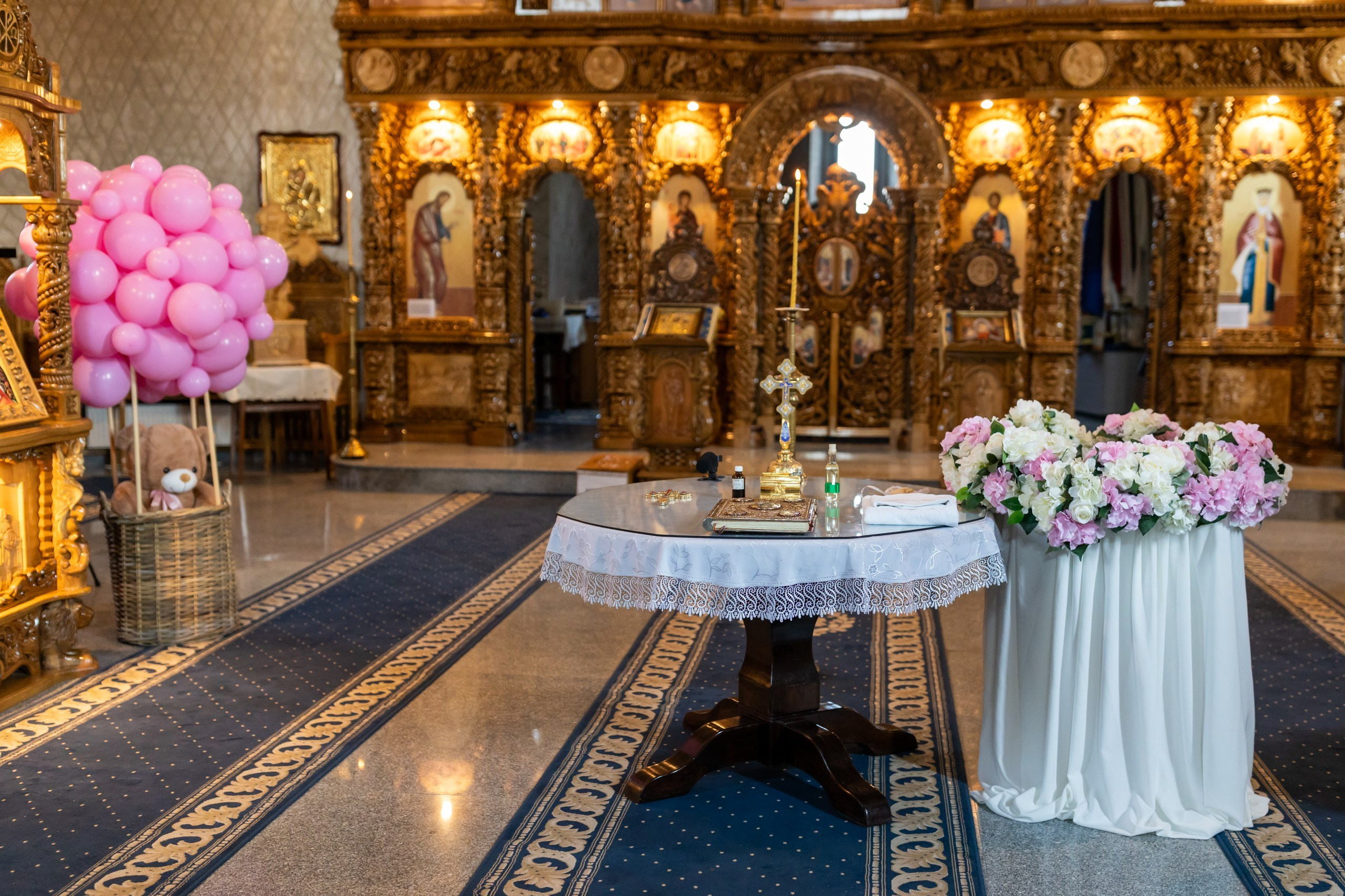 “Bebeluș botezat în biserică, ținut în brațe de nași” • “Detaliu cu lumânarea de botez decorată cu flori albe” • “Părinți emoționați alături de copilul lor la ceremonia de botez” • “Masa festivă de botez cu decor tematic și tort personalizat” • “Momentul în care preotul toarnă apă sfințită pe fruntea bebelușului” “Bebeluș în rochie albă de botez, zâmbind în brațele mamei” • “Detaliu cu cruciulița de botez așezată pe o pernă de satin” • “Părinți și nași aprinzând lumânările în timpul ceremoniei de botez” • “Tort de botez decorat cu figurine tematice și numele copilului” • “Copil botezat dormind liniștit în pătuțul decorat festiv” • “Momentul în care preotul binecuvântează copilul în fața altarului” • “Invitați adunându-se în jurul mesei festive la petrecerea de botez” • “Bebeluș ținând în mână o jucărie personalizată primită la botez” • “Familie fericită pozând împreună după ceremonia de botez” • “Decor tematic cu baloane și flori la locația petrecerii de botez” fotograf Botoșani fotograf evenimente fotograf botez Alin Chirila fotograf alinofotostudio,- Preotul ținându-l pe micuțul Mathias Gabriel la botez, în biserica Înălțarea Domnului, Copălău - Detalii de la botezul lui Mathias – lumânare, trusou și icoană - Familia lui Mathias Gabriel alături de micuț, în ziua botezului - Portret emoționant cu mama și bebelușul în brațe, în biserică,fotograf profesionist evenimente Botoșani, Iași, Suceava, Fălticeni, Bacău, Pașcani, Roman - AlinoFotoStudio by Alin Chirilă - servicii foto nuntă, botez, cununie, ședințe foto creative, albume personalizate, fotografii emoționante și calitative pentru cele mai importante momente din viață,fotograf nuntă Botoșani Alin Chirilă, ședință foto botez Iași - AlinoFotoStudio, servicii fotograf profesionist evenimente Suceava, fotograf cununie civilă Fălticeni - Alin Chirilă, album foto nuntă personalizat Bacău.“Bebeluș botezat în biserică, ținut în brațe de nași” • “Detaliu cu lumânarea de botez decorată cu flori albe” • “Părinți emoționați alături de copilul lor la ceremonia de botez” • “Masa festivă de botez cu decor tematic și tort personalizat” • “Momentul în care preotul toarnă apă sfințită pe fruntea bebelușului” “Bebeluș în rochie albă de botez, zâmbind în brațele mamei” • “Detaliu cu cruciulița de botez așezată pe o pernă de satin” • “Părinți și nași aprinzând lumânările în timpul ceremoniei de botez” • “Tort de botez decorat cu figurine tematice și numele copilului” • “Copil botezat dormind liniștit în pătuțul decorat festiv” • “Momentul în care preotul binecuvântează copilul în fața altarului” • “Invitați adunându-se în jurul mesei festive la petrecerea de botez” • “Bebeluș ținând în mână o jucărie personalizată primită la botez” • “Familie fericită pozând împreună după ceremonia de botez” • “Decor tematic cu baloane și flori la locația petrecerii de botez” fotograf Botoșani fotograf evenimente fotograf botez Alin Chirila fotograf alinofotostudio.fotograf botez Amelis Maria, fotografie botez Botoșani, fotograf Alin Chirilă, amintiri botez, fotografii botez, botez Amelis Maria, fotograf copii, fotografie botez în Botoșani,