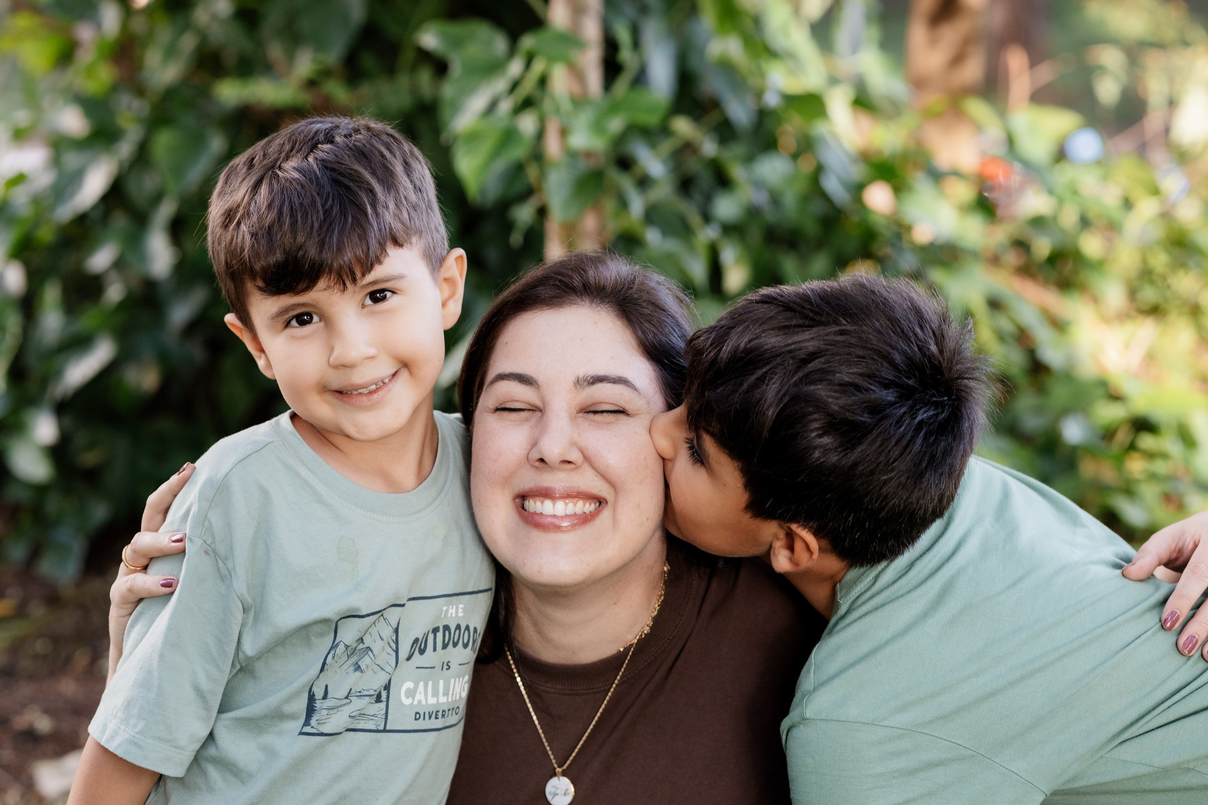 Ensaio mãe e filhos em Brasília • Asa Norte | Fotografia de Família. Fotógrafa em Brasília e Recife | Ensaios de família, gestante e festas infantis — Ize Fotografia