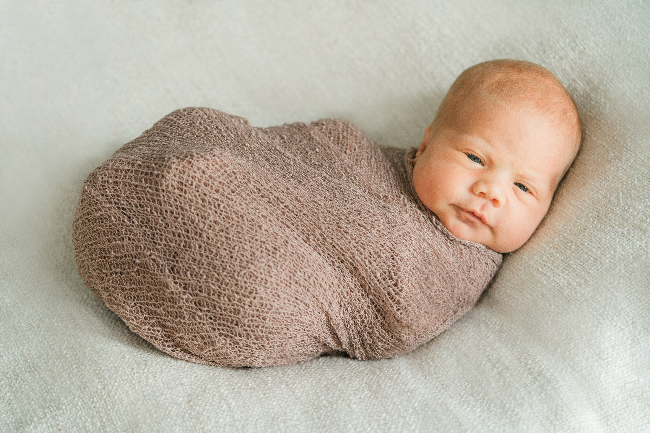 Kauniit kuvat vastasyntyneestä tyttövauvasta Helsingissä | Studio Happy Moment