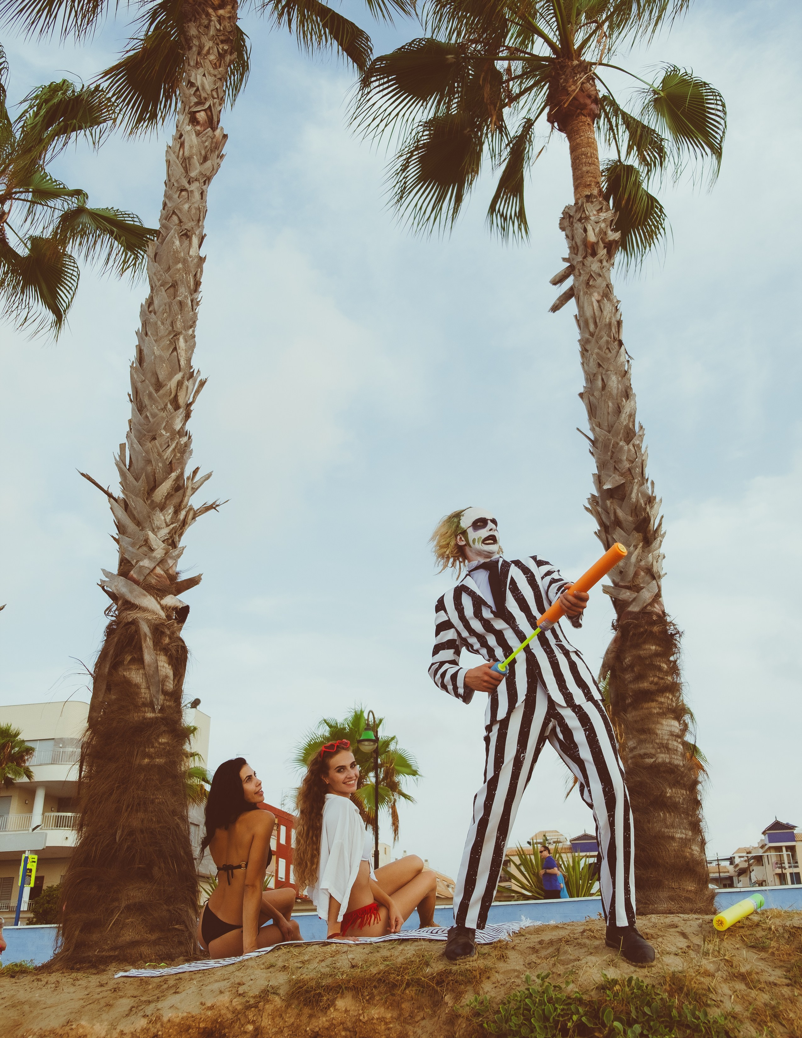 Beetlejuice на море: Экспериментальная фотосессия с цирковыми артистами — Фотограф Андрей Луковников