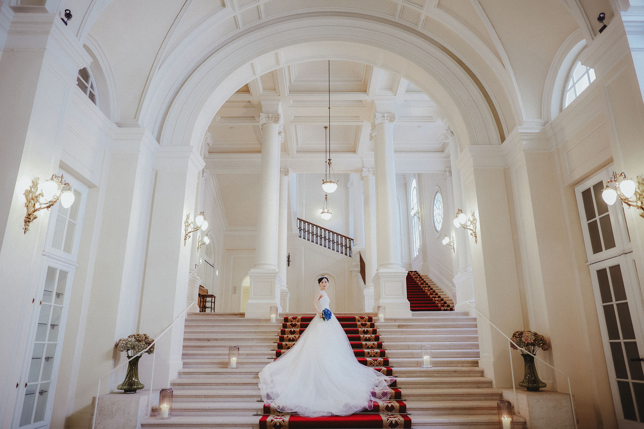 As is customary, a few interior portraits showcasing the luxurious interior of the Palais Coburg was created for the bride and groom at their request.