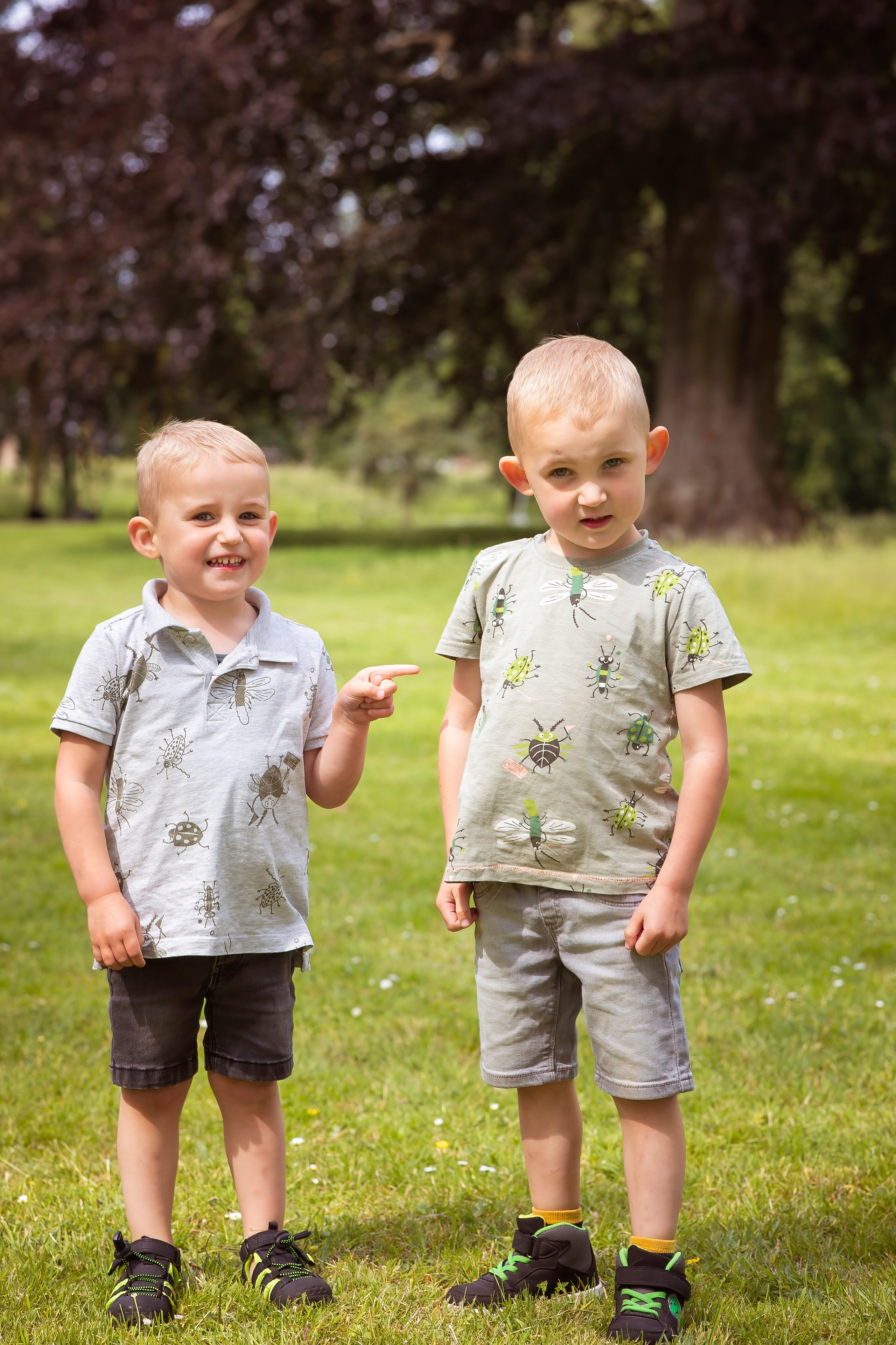 Fotomoment van een kind buiten