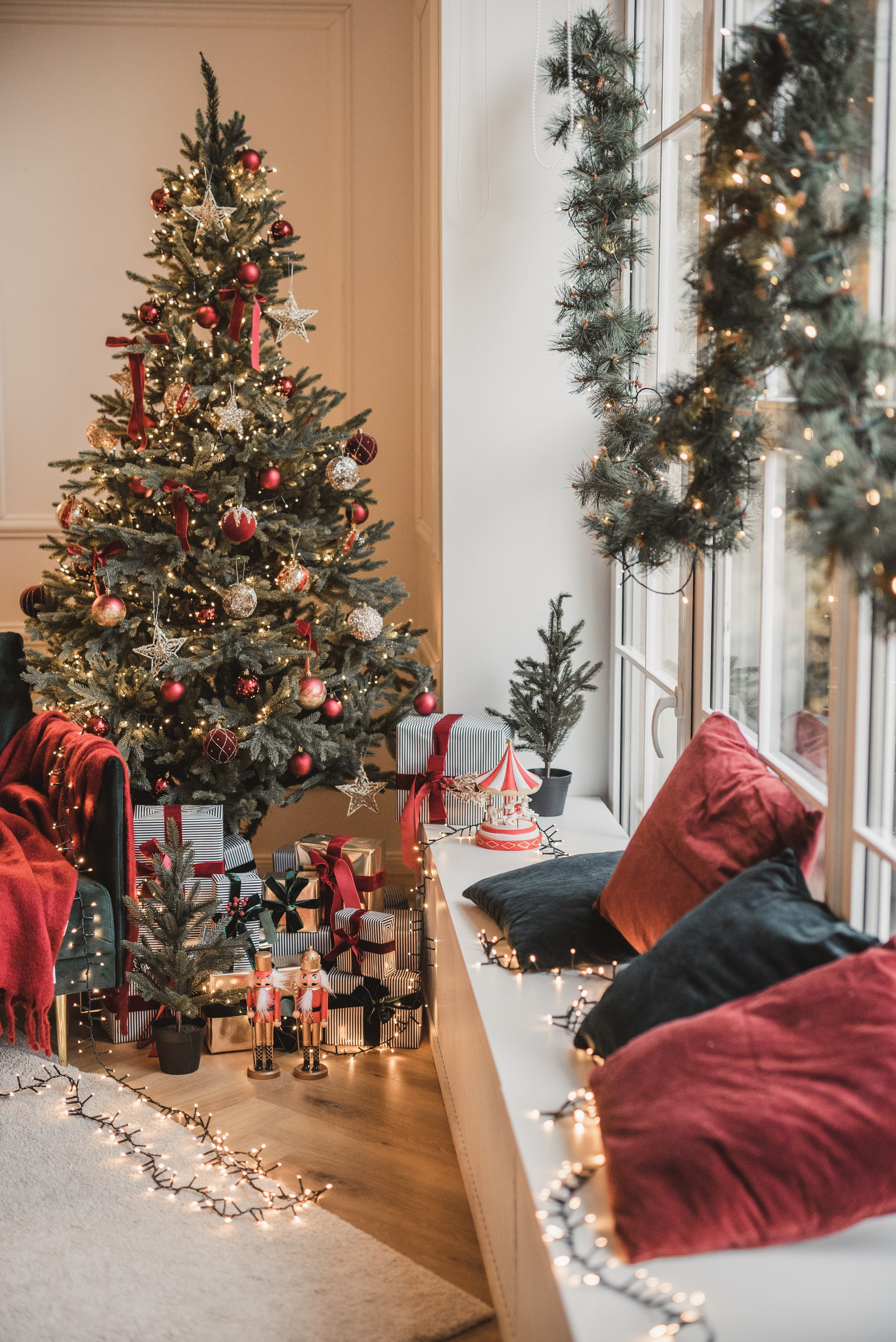 Fotostudijas Ziemassvētku Dekors – Maģiska svētku fotosesijas atmosfēra Rīgā. Fotostudija VEF Rīga