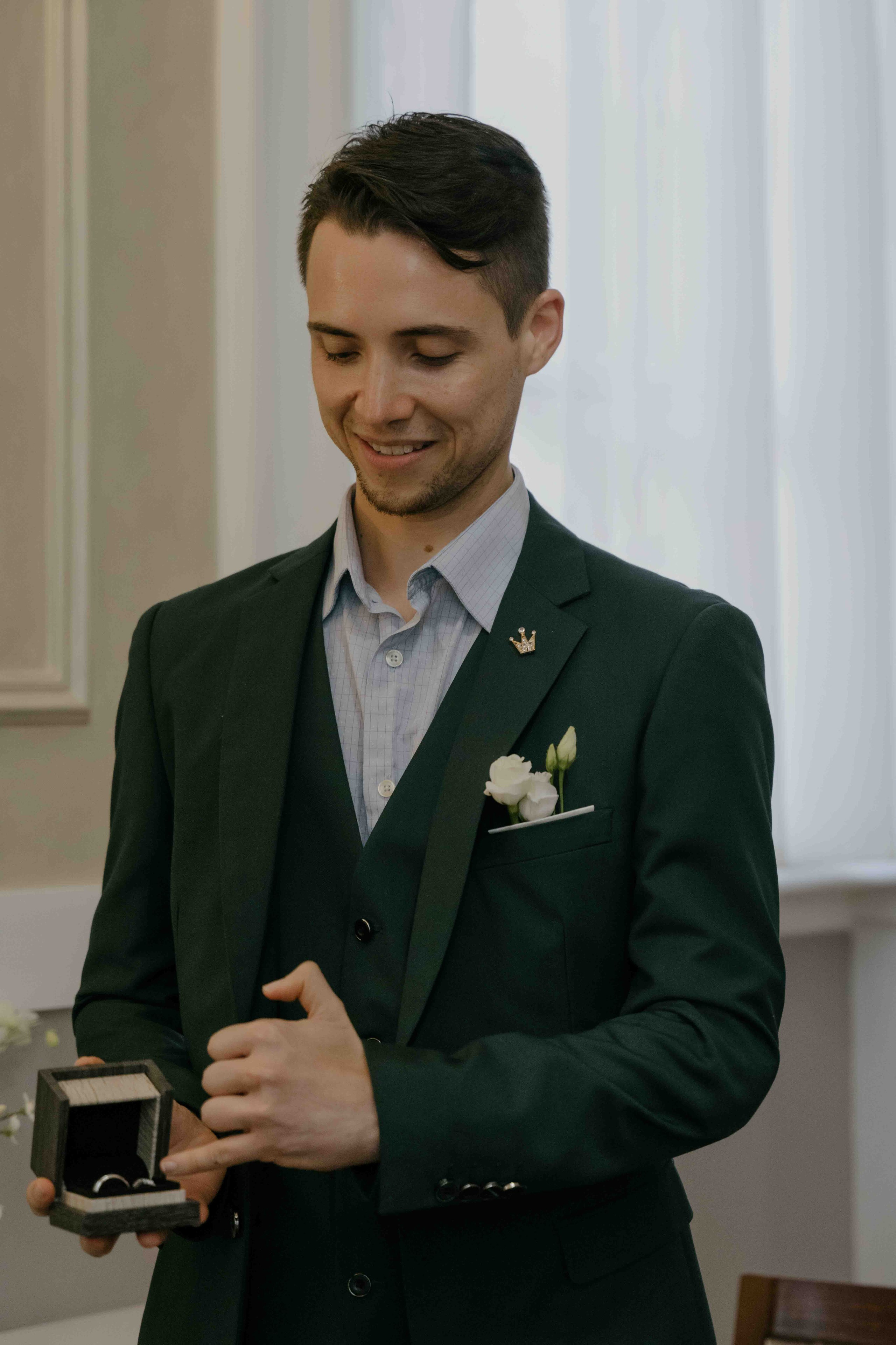 Chelsea Town Hall Wedding London | April Ceremony & The Ivy Reception. London Wedding Photographer | Engagement & Proposal Photography by Natasha Ferreira