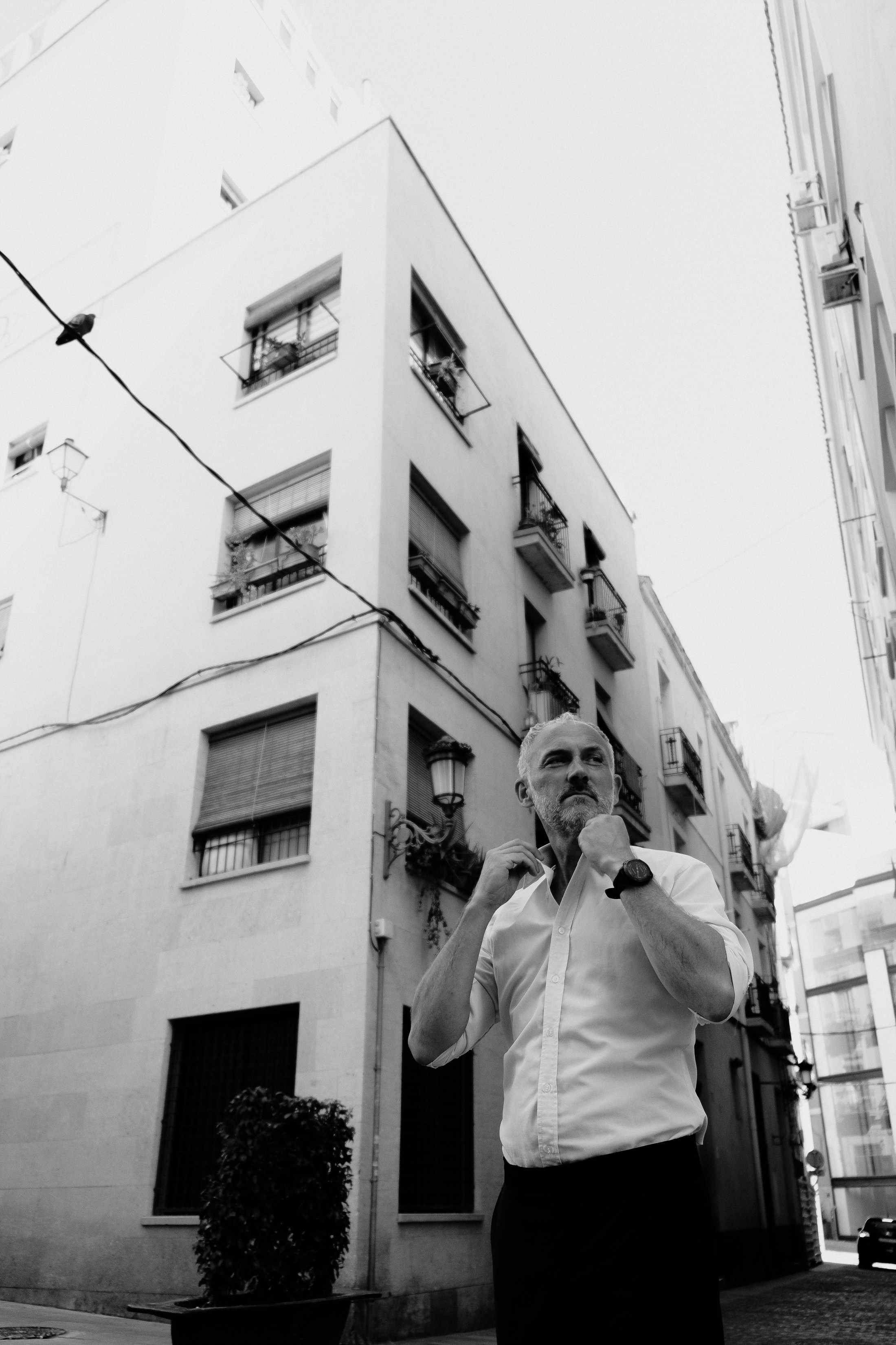 Портретная фотосессия музыканта Robert Skarsbakk в старом городе Аликанте для обложки альбома — Фотограф Андрей Луковников