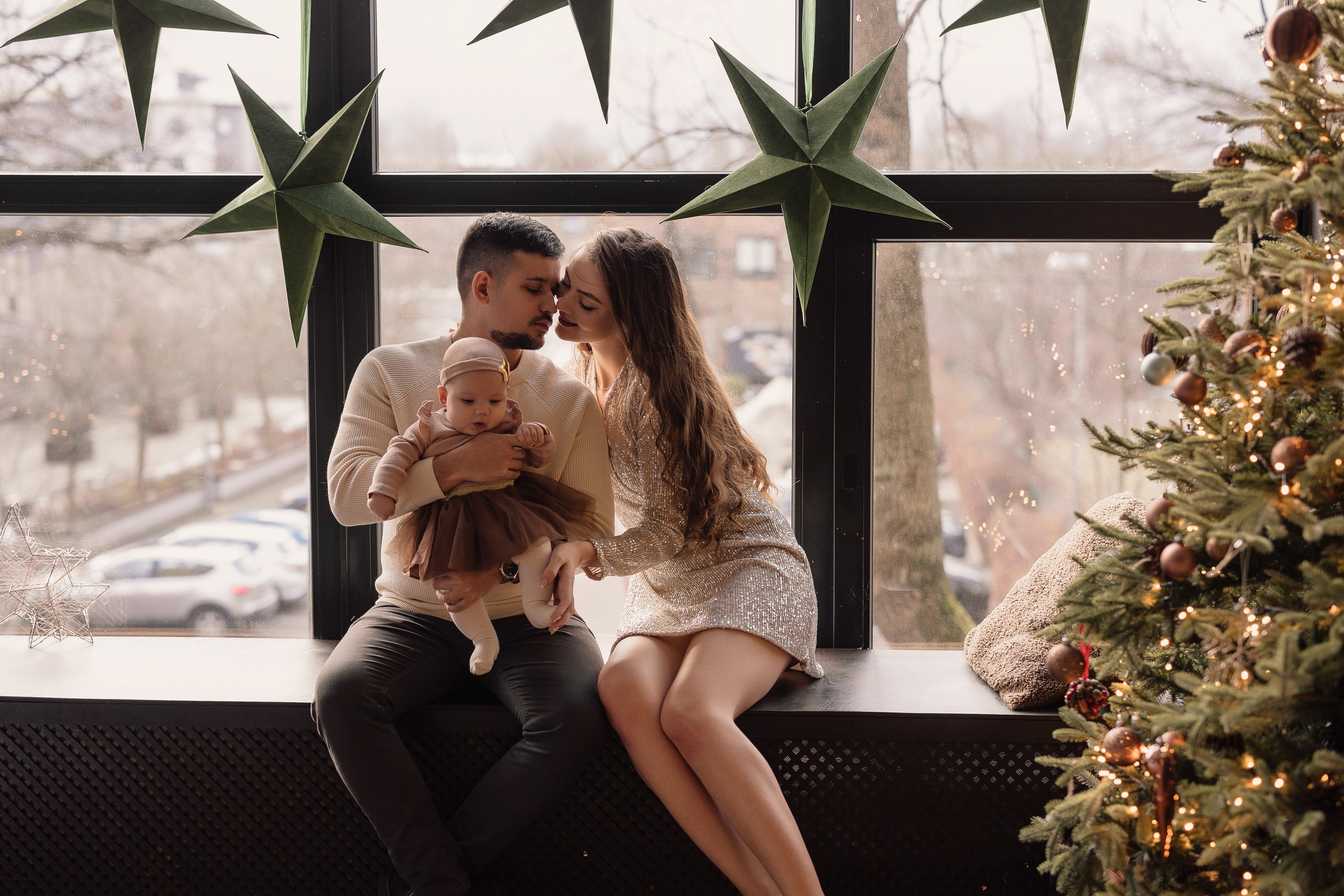 Fotostudijas Ziemassvētku Dekors – Maģiska svētku fotosesijas atmosfēra Rīgā. Fotostudija VEF Rīga
