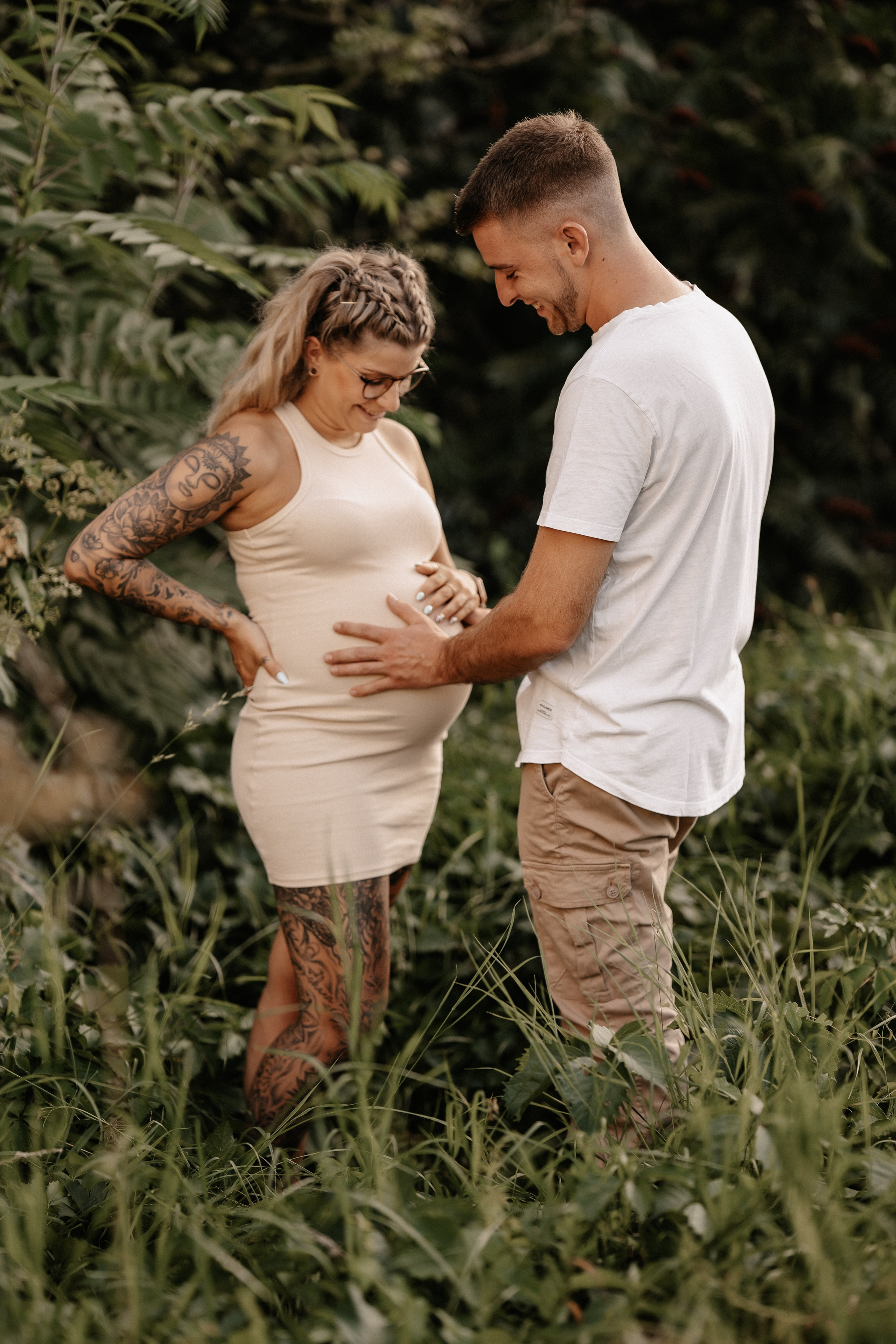 Babybauch im Spätsommer. Portraitfotografie in Gründau Elena Ohnstedt