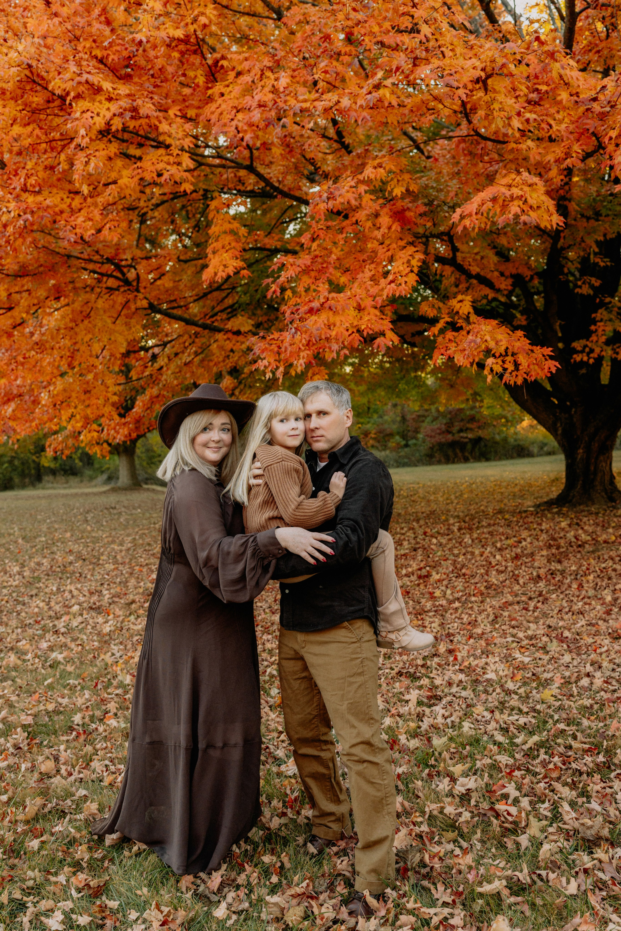 Fall Family Photography – Golden Leaves & Warm Tones. Alisa Tant — Family and newborn photographer Bucks County, Montgomery county, Philadelphia, NJ