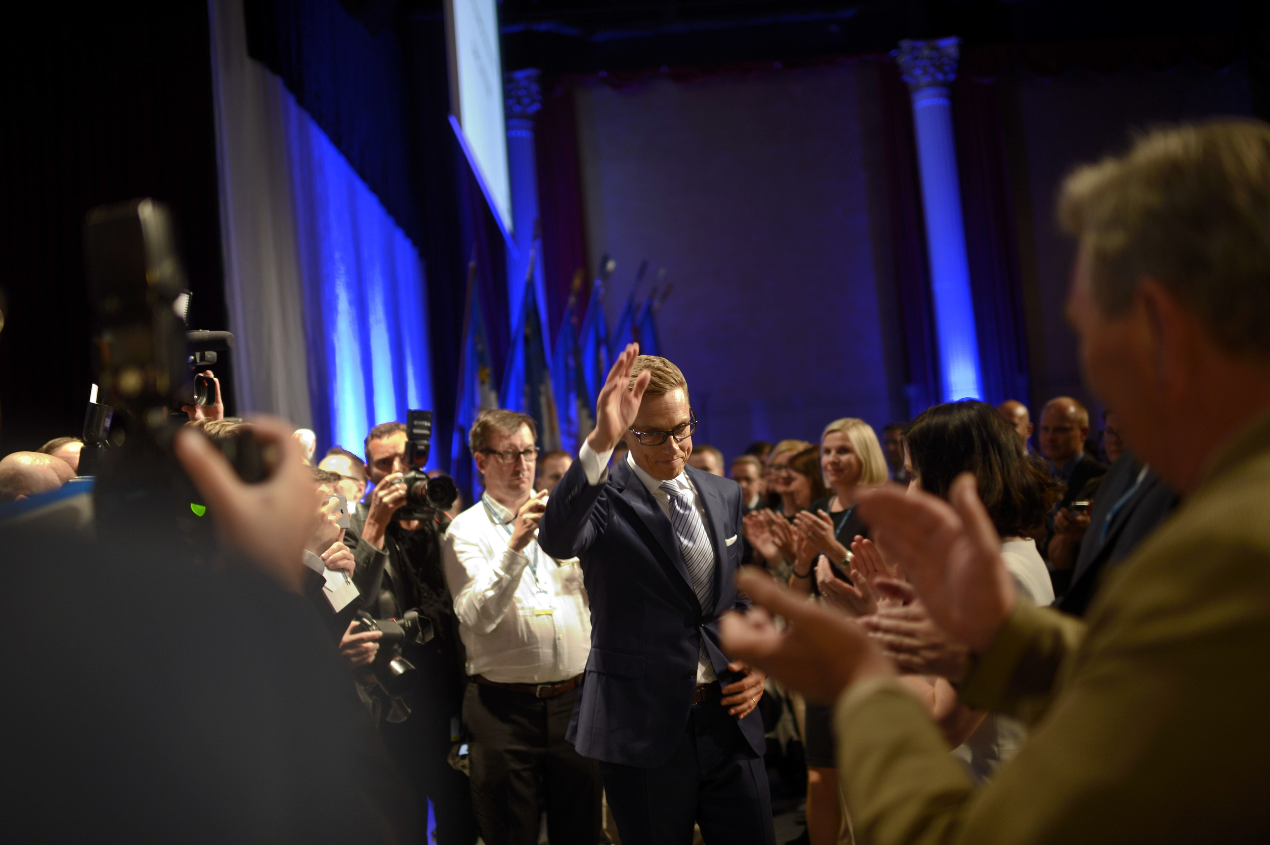 Lehdelle. Valokuvaaja Lahti, Helsinki Elena Salonen