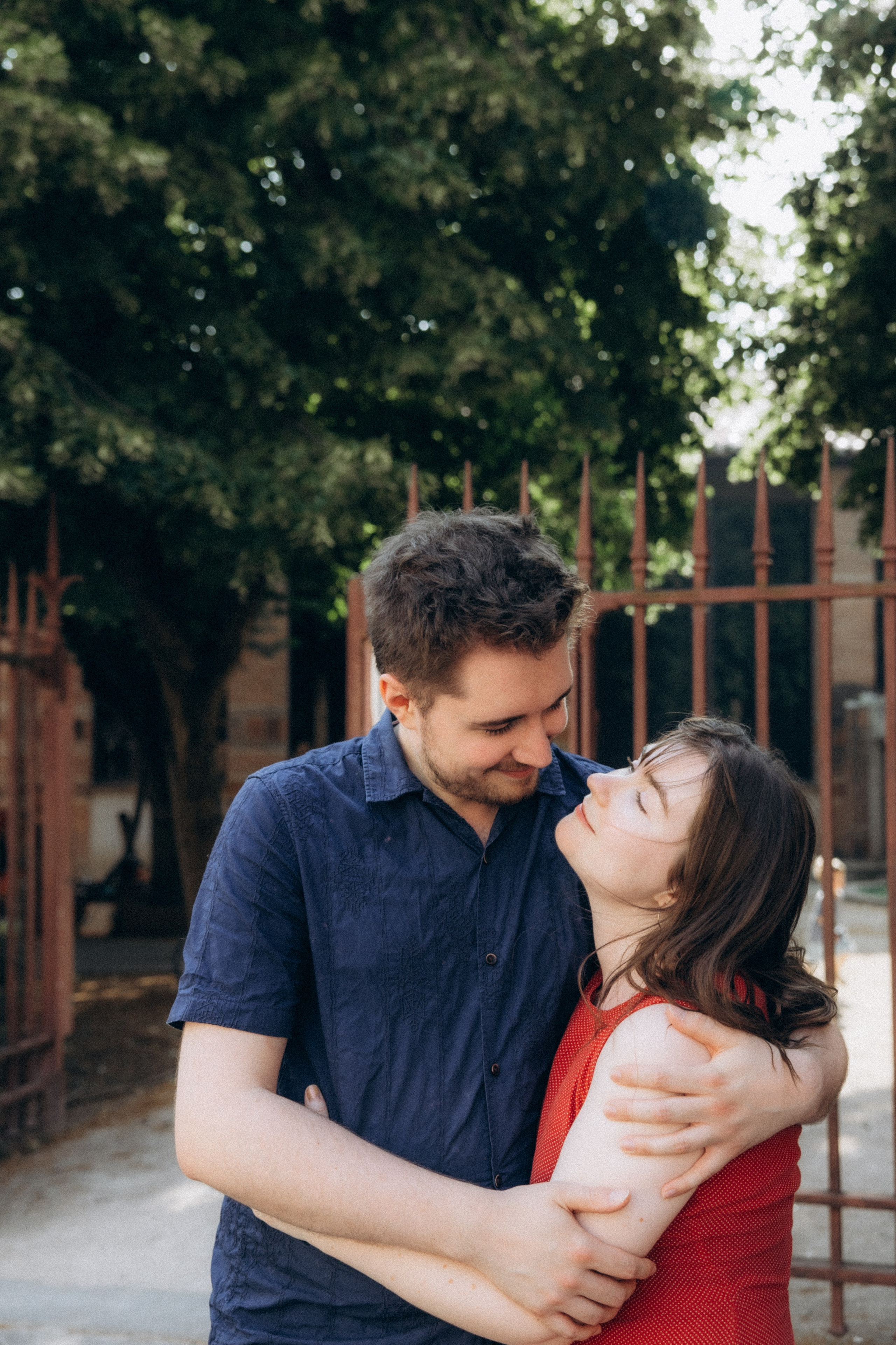 Surprise proposal photoshoot in Toulouse: romantic moment to remember. Eugénie Smirnova — your photographer in Toulouse and southwest France