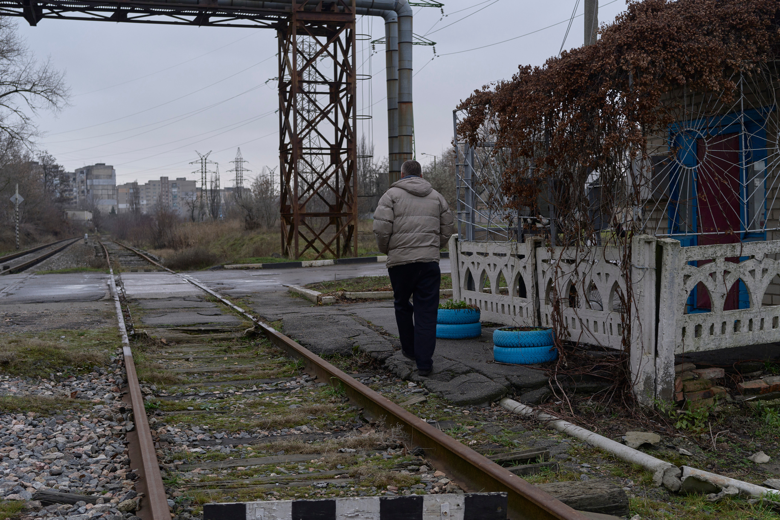 Kostyantyn walking by the way he was escaping from russian troops on the first day of their entry to the city.