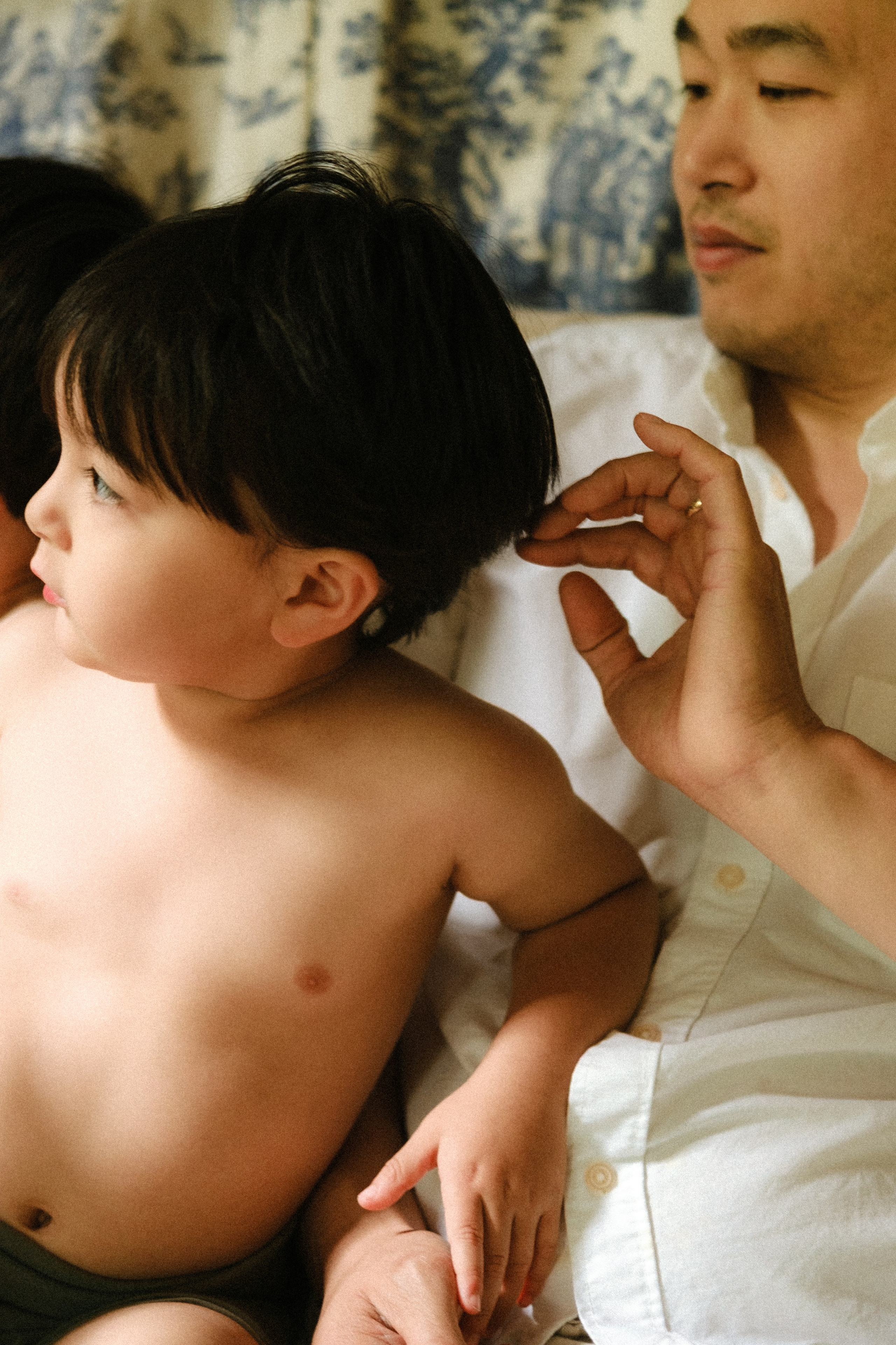 Cozy In-Home Family Photo Session in a Historic Richmond Victorian Home. Family Photographer Anna Dobrovolskaia | Richmond, VA