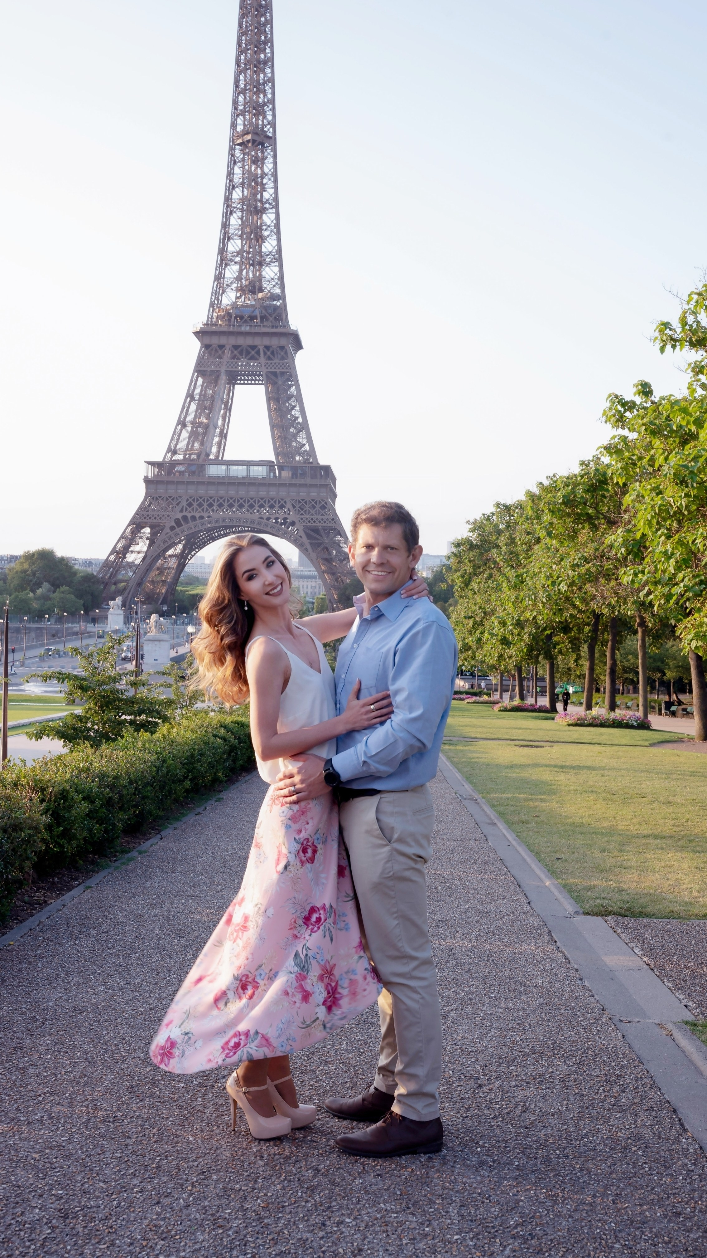 Street photoshoot in Paris. Alina Tagzieva- a photograper in Paris