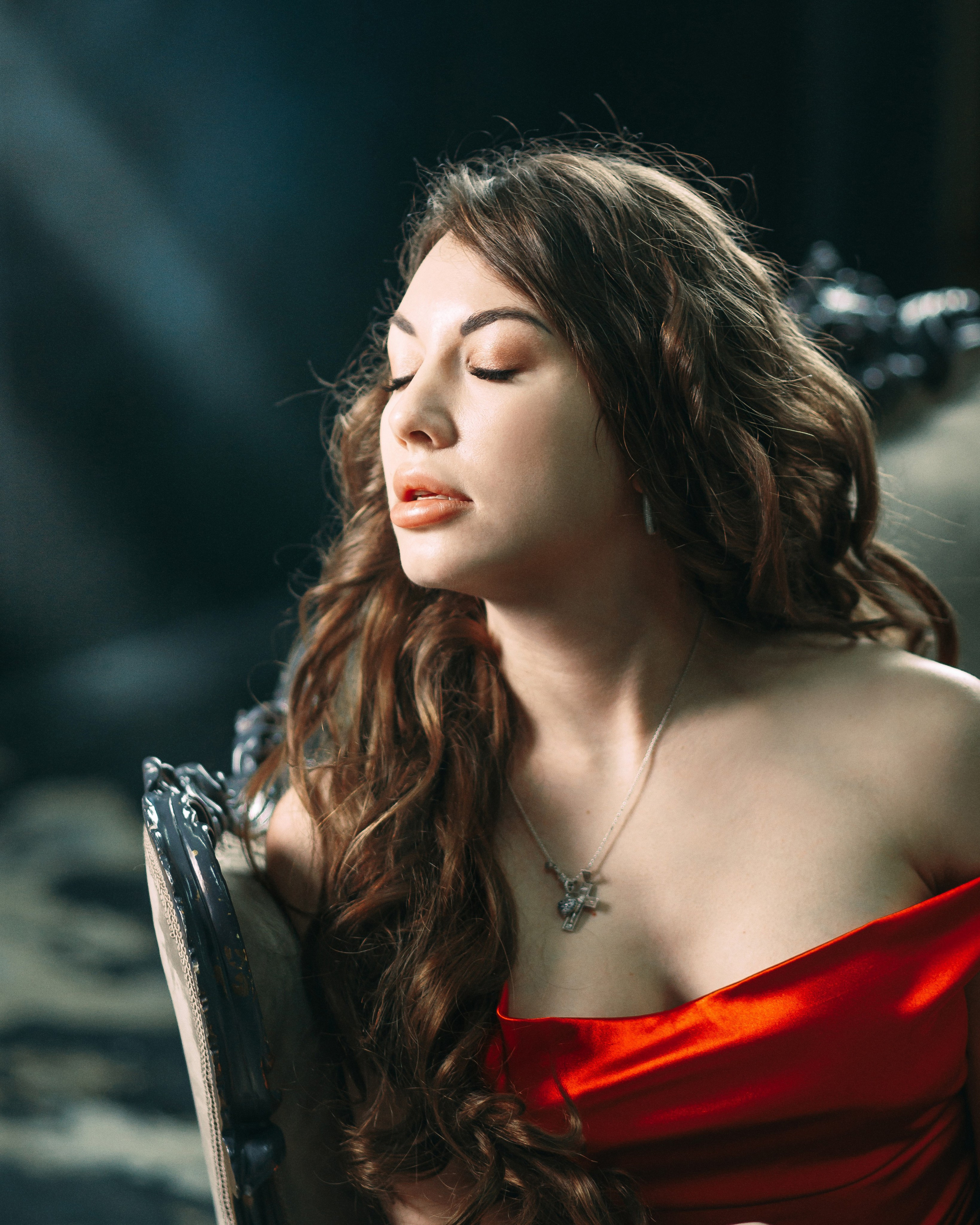 Stylist hairdresser for photo shoots in Montenegro. Makeup artist and hairdresser in Montenegro Nadia Lia