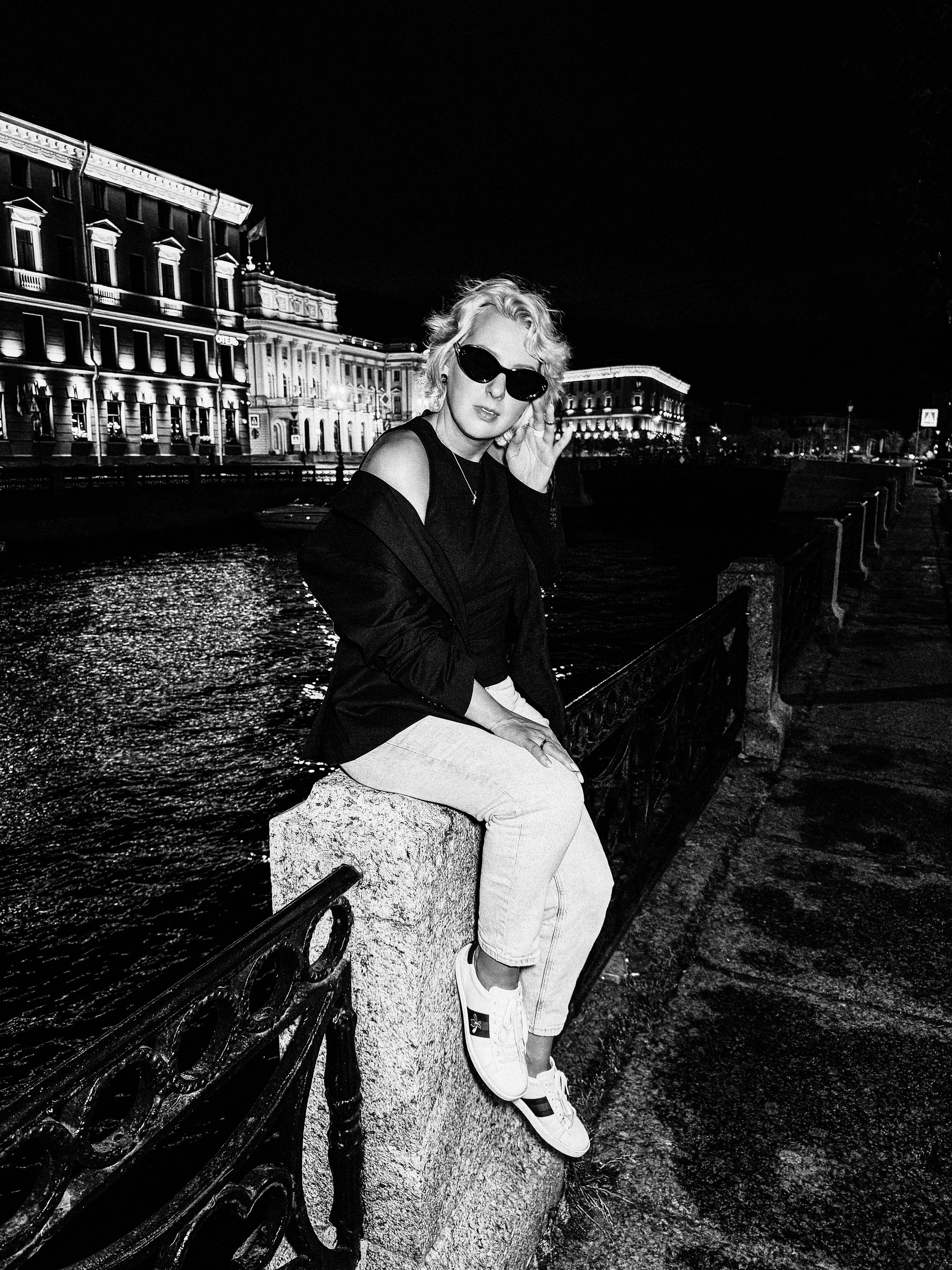 Modern Film Noir Photography | Bold Street Portrait Sessions. Videographer and photographer in New York // MAKAROV.VIDEO