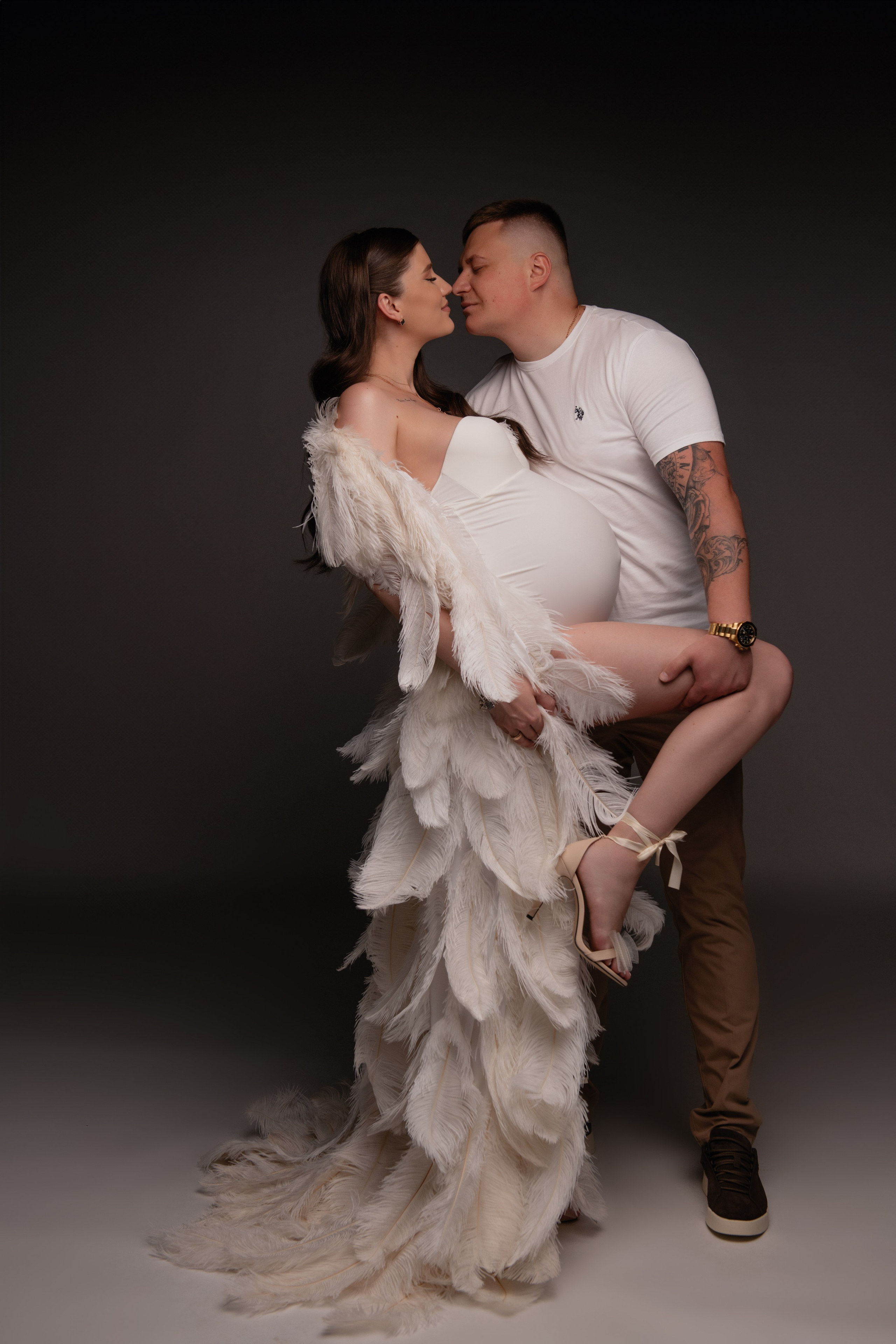 Diana & Stepan. Maternity photoshoot. Professional photographer in Prague Anastasia Haritonova