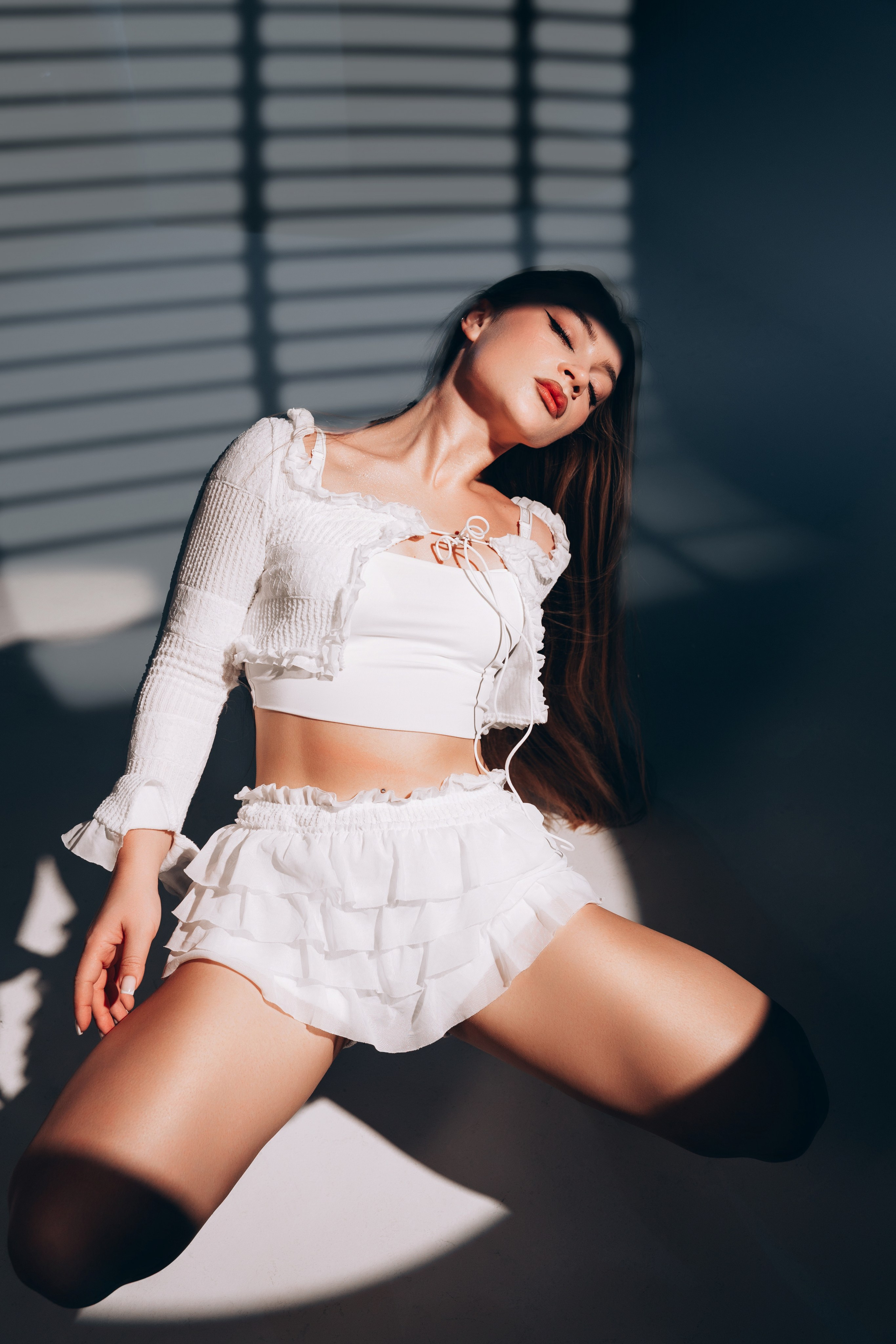 Меня зовут Валерия Азаренко, я свадебный и портретный фотограф. Снимаю в Батуми. Я провожу портретные съёмки, съёмки lovestory, съёмки свадебного дня и семейные. Цены и условия на сайте.