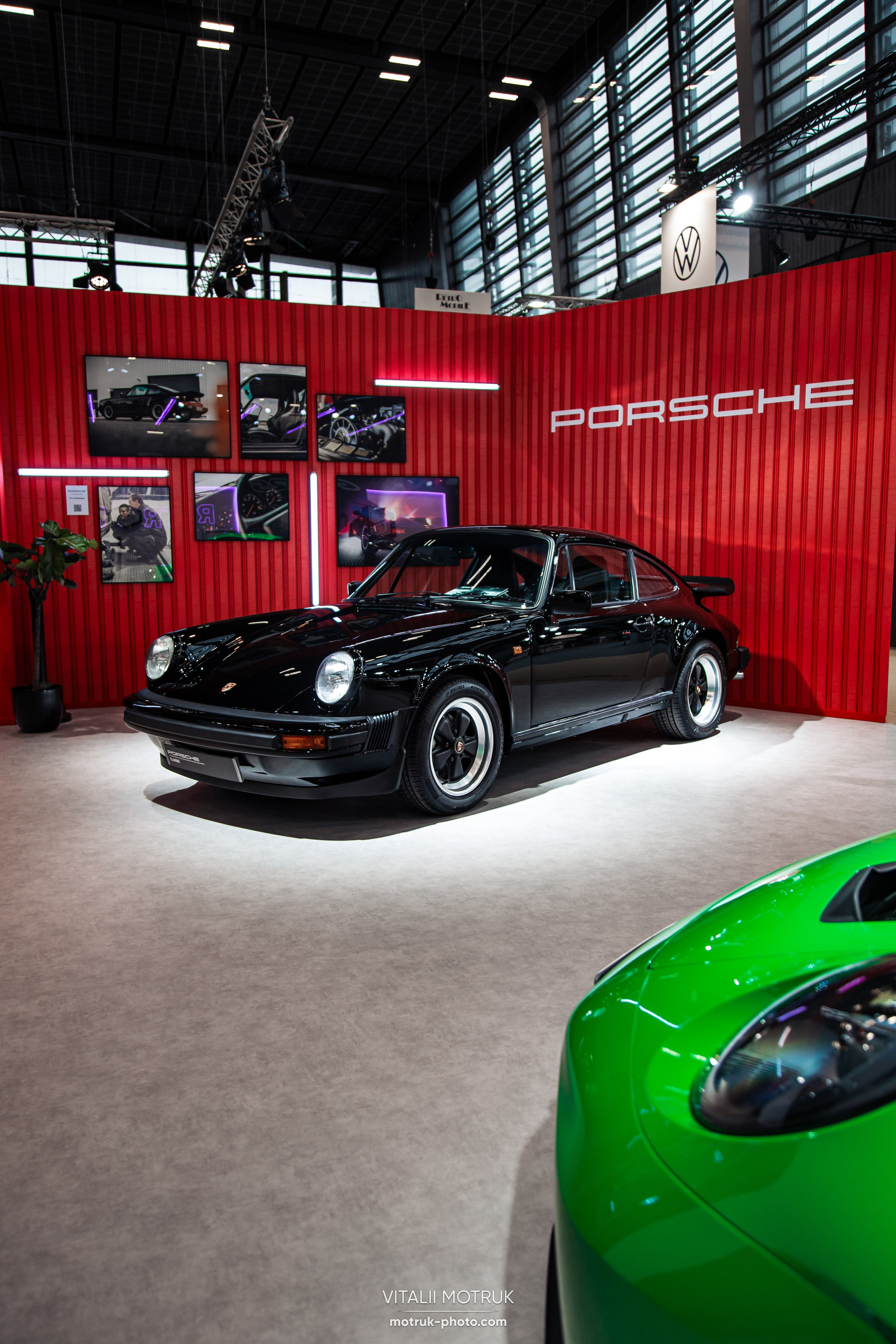 Retromobile 2023. Photographe de voitures à Paris — Vitalii Motruk