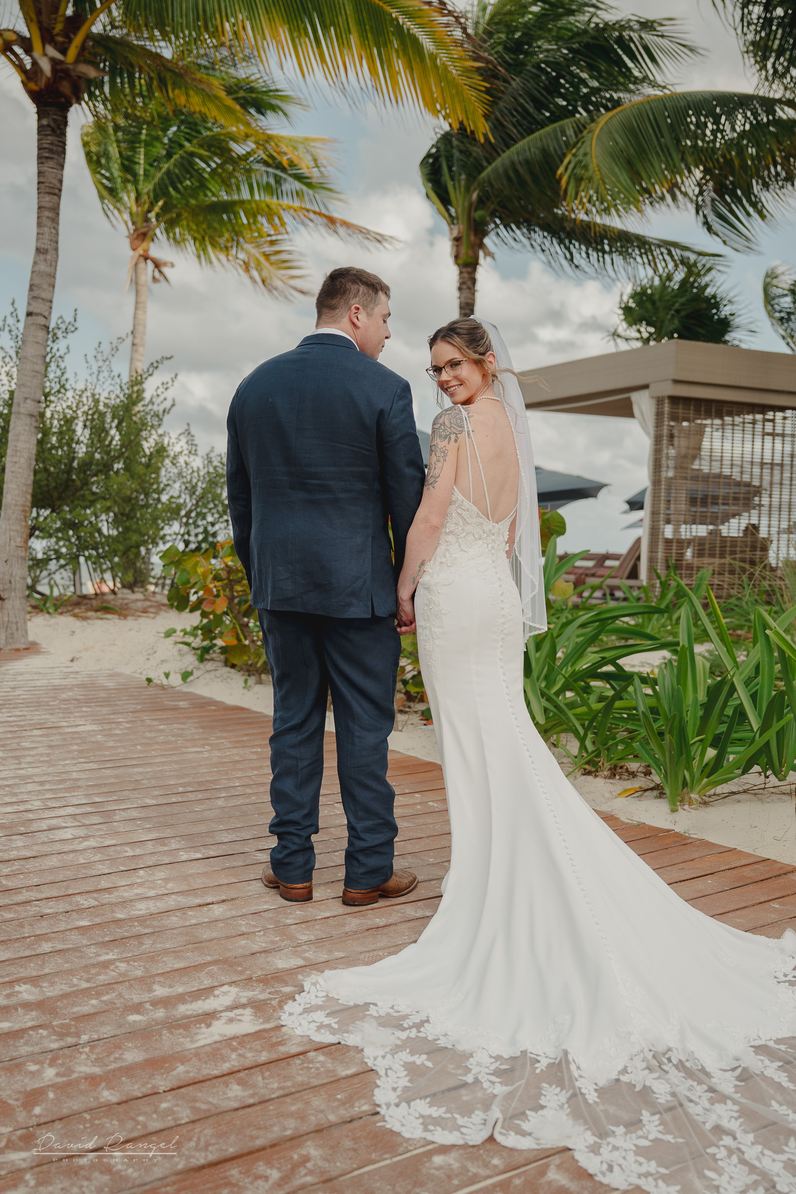 Danielle and Joshua’s sneak peek wedding. Destination wedding photographer based in Cancun and Riviera Maya with service worldwide