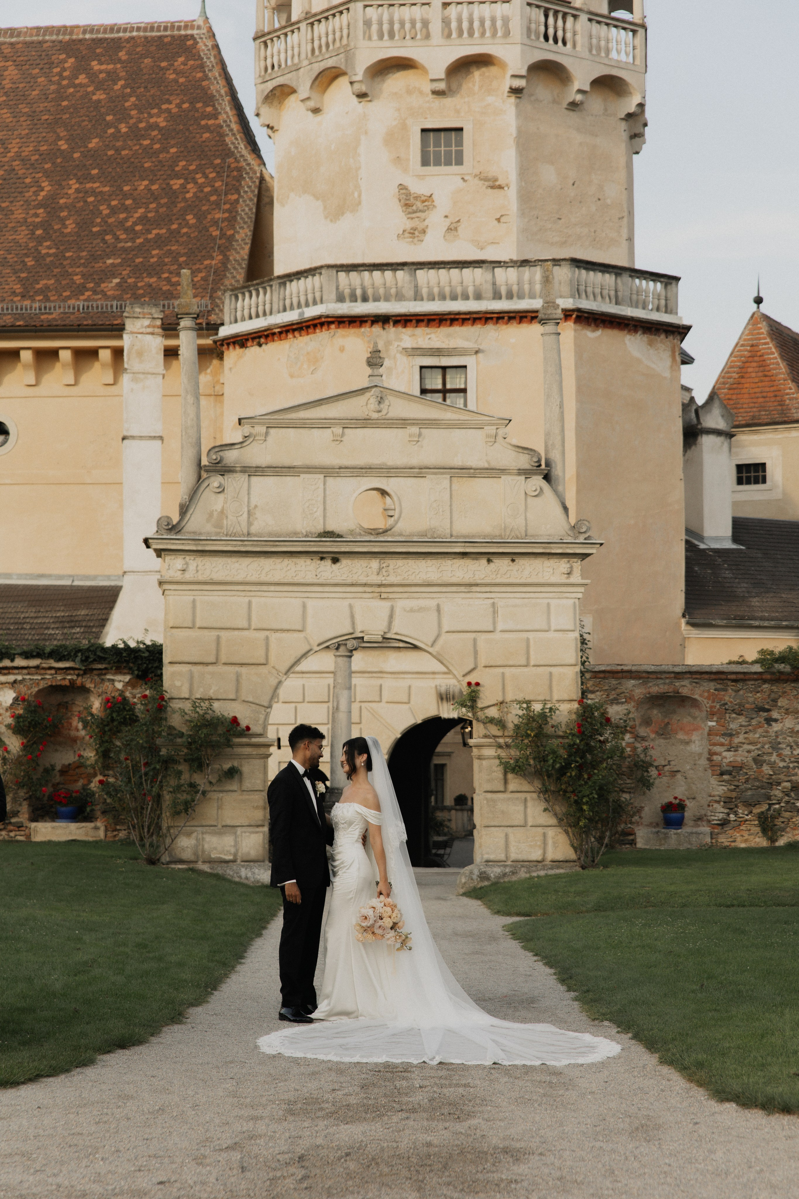 Elegant Castle Wedding in Austria | Alwin & Ruth’s Fairytale Celebration. Wedding photographer and videographer based in Timisoara, Romania