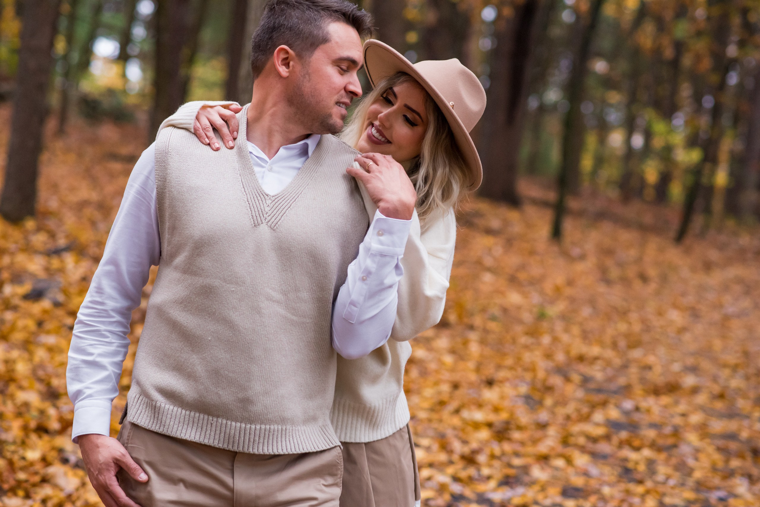 Capturing Fall Love: Shelen and Marcelo’s Romantic Photoshoot in Boston. Wedding photographer in Orlando, Boston & New York Anderson Marques