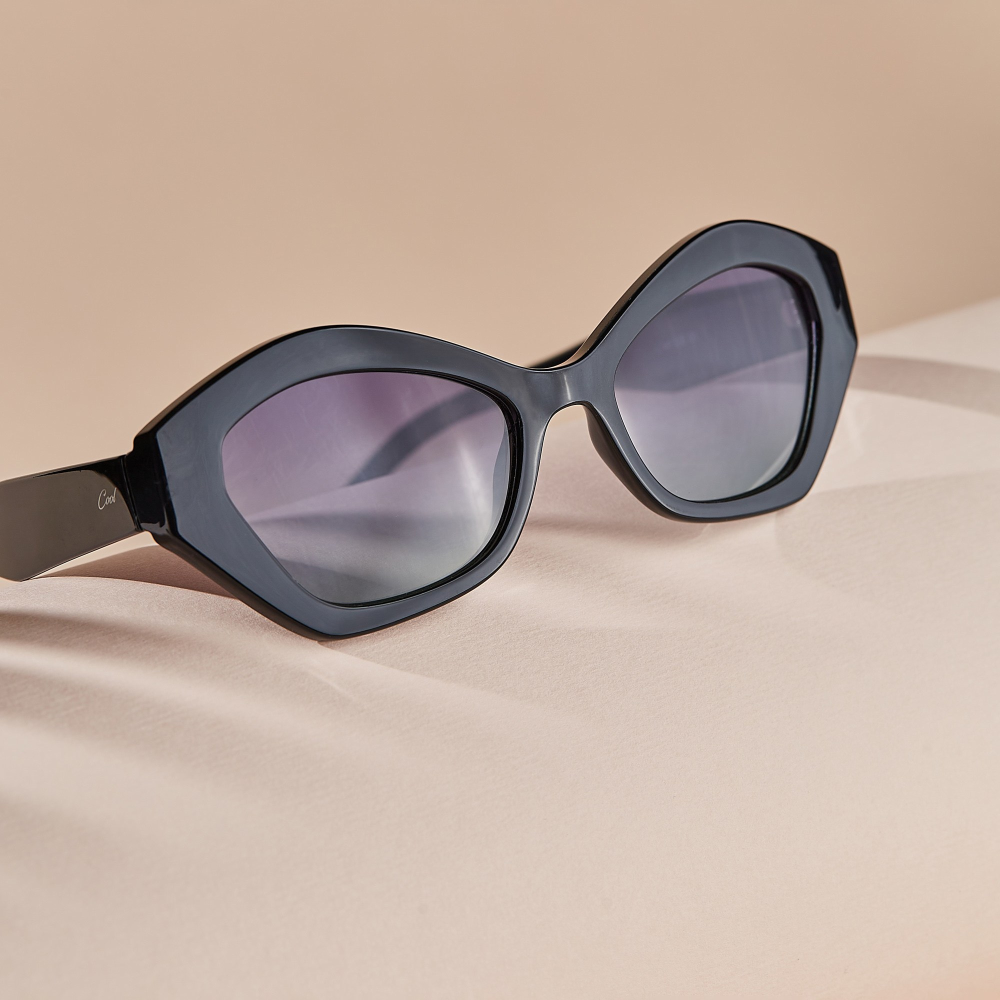 Eynək Fotoqrafiyası — Satışınızı Artıran Peşəkar Vizual Həllər. Məhsul Fotoqrafı Bakıda