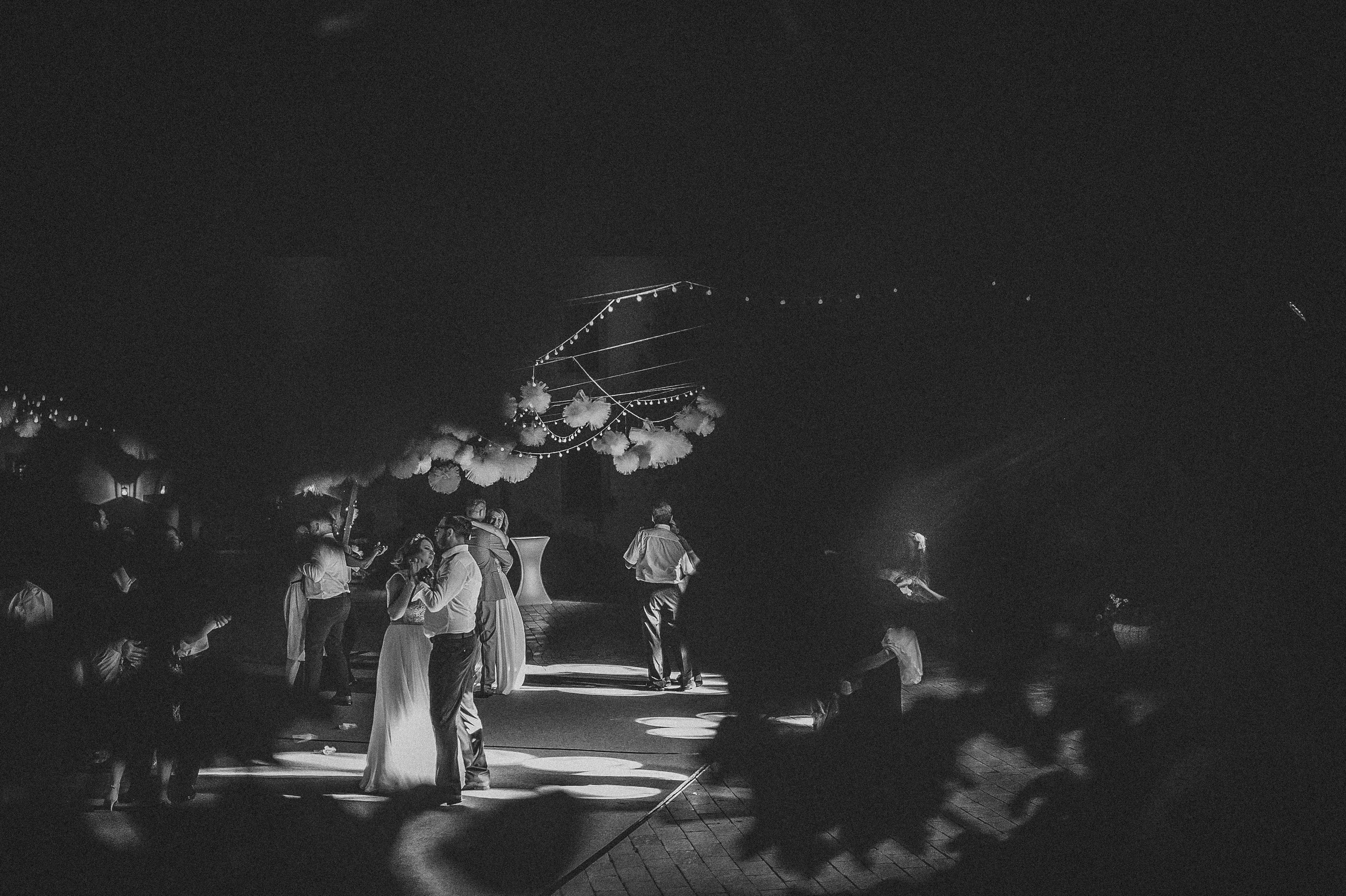 Alina și Ionuț | Fotografii Alb-Negru în Alba Iulia | Alex Vasilie. Alex Vasilie | Fotograf de Nuntă, Botez și Portret | Cluj-Napoca