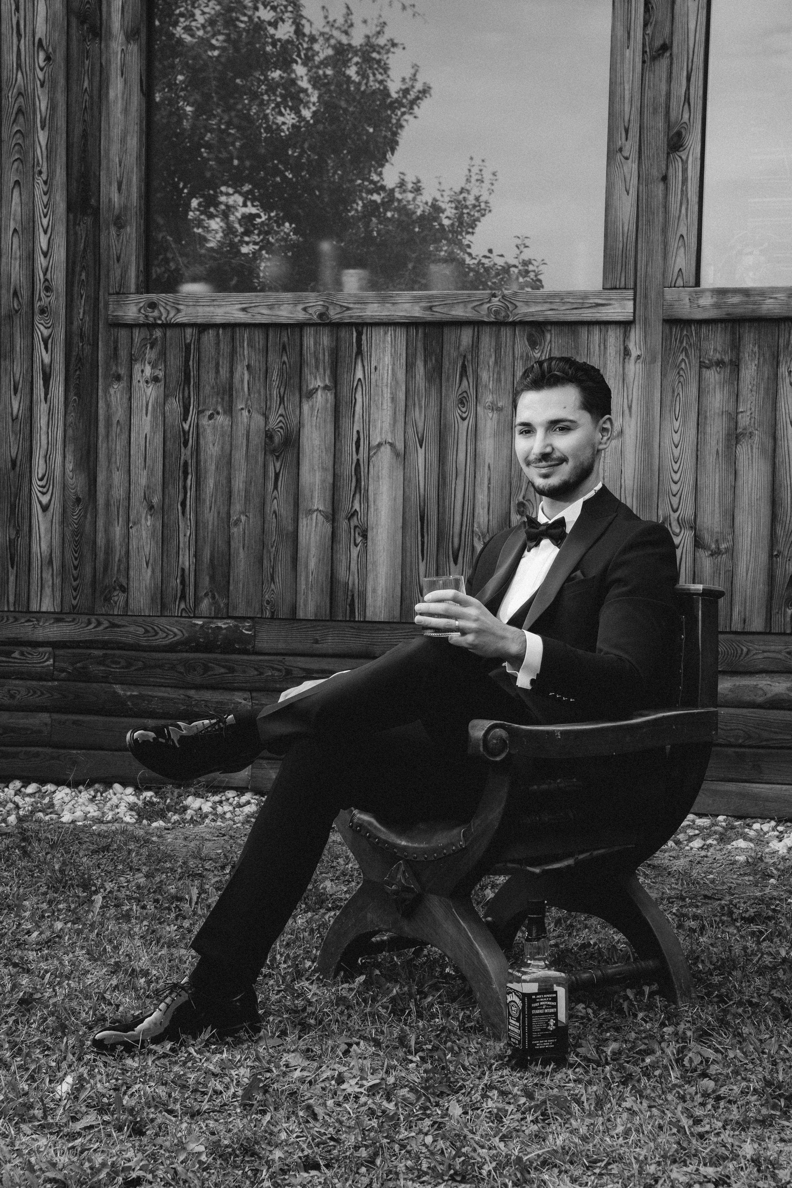 Cabana Masiv din Comănești - decorul perfect pentru ședința foto de nuntă.