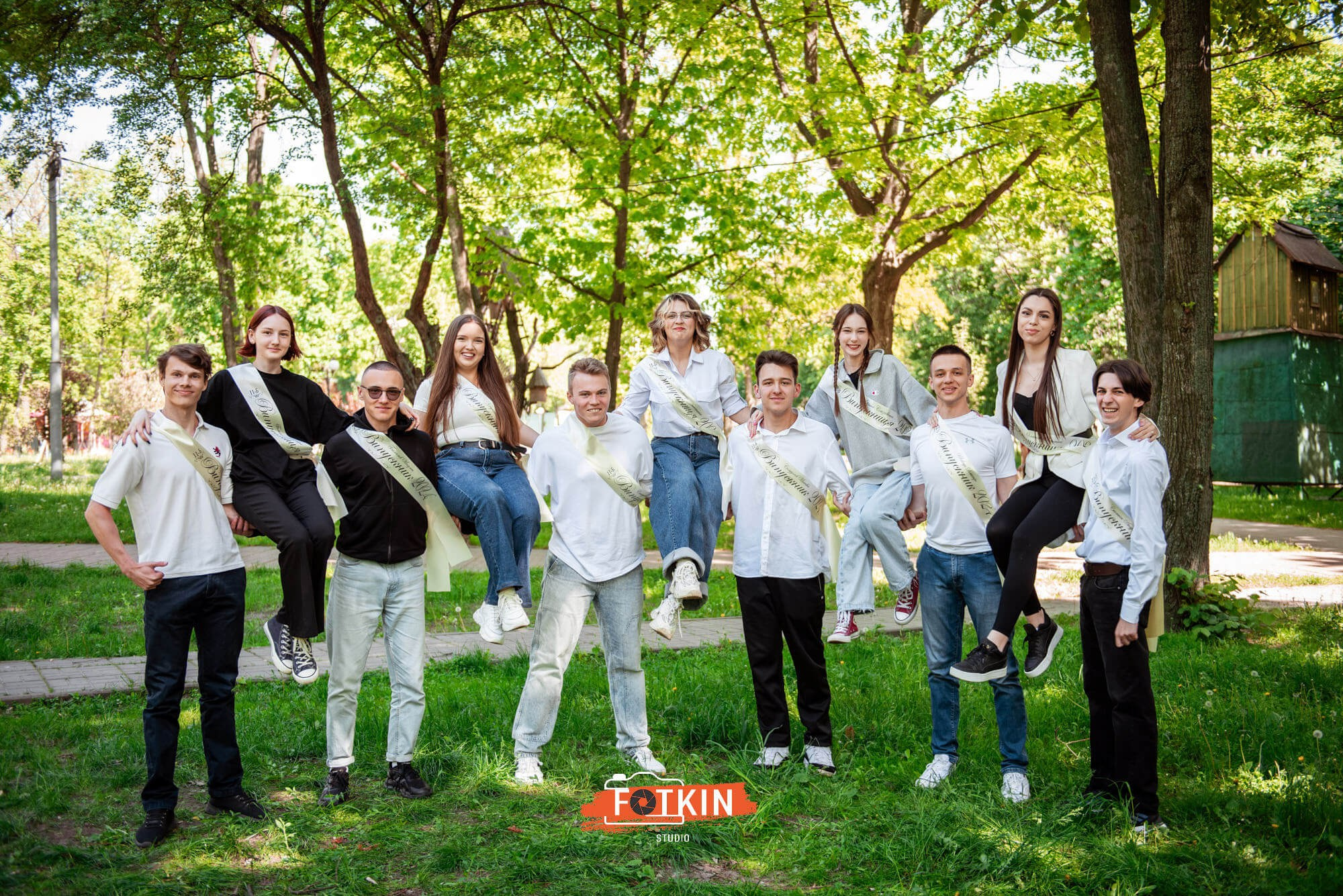 Випускні альбоми для 9- 11 класів Дніпро. Випускні альбоми фотокниги Київ та Дніпро