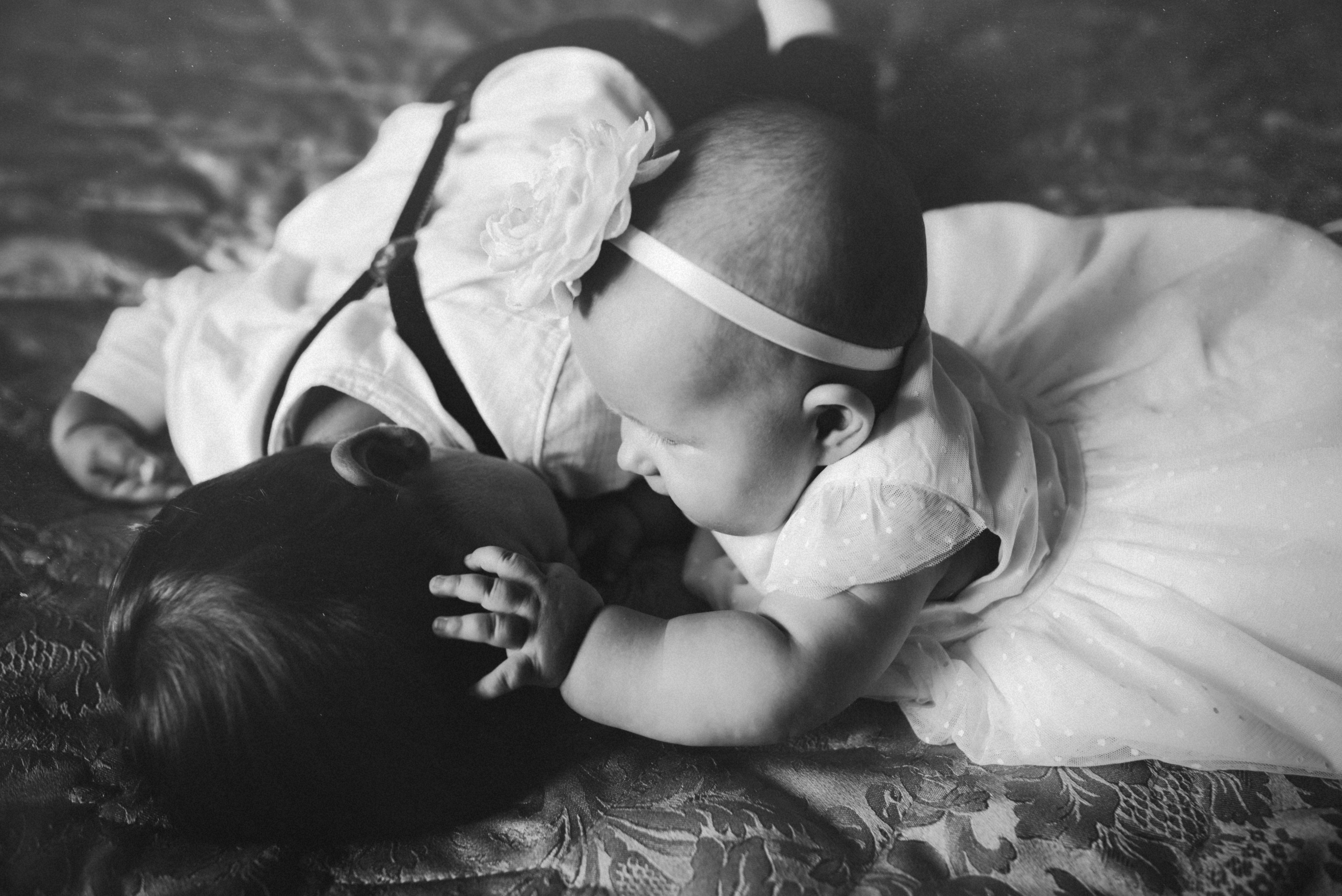 Krikštynos, krikštas, krikštynų fotosesija, ceremonija, bažnyčia krikštynų pasiruošimo fotografavimas. Krikštynų fotografas Vilnius Trakai kaina krikštynų fotografavimas fotografė personal.lt photogrpahy kainos šeima, vaikai profesionali natūrali meninė reportažinė klasikinė fotosesija, krikštynų fotosesija gamtoje