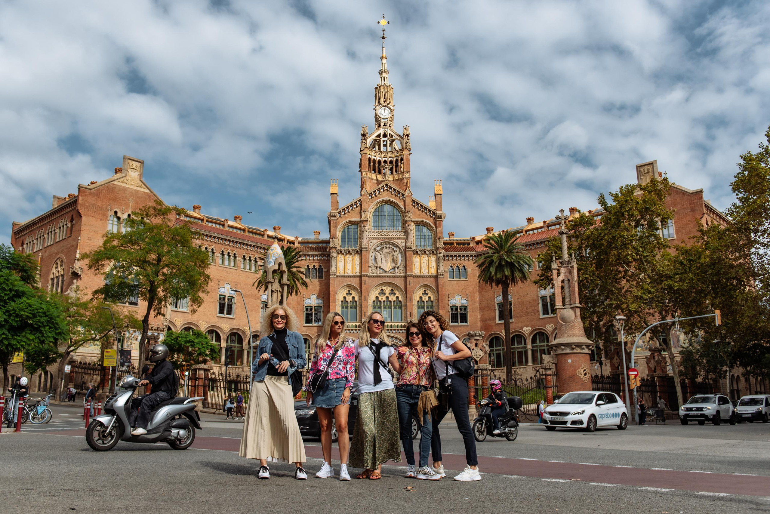 Travelona Tour. Professional photography services in Barcelona by Ekaterina Gasanova