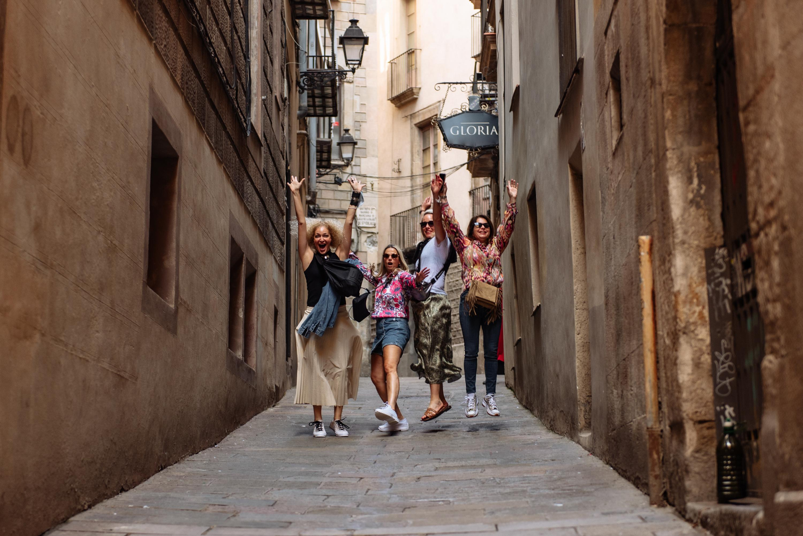 Travelona Tour. Professional photography services in Barcelona by Ekaterina Gasanova