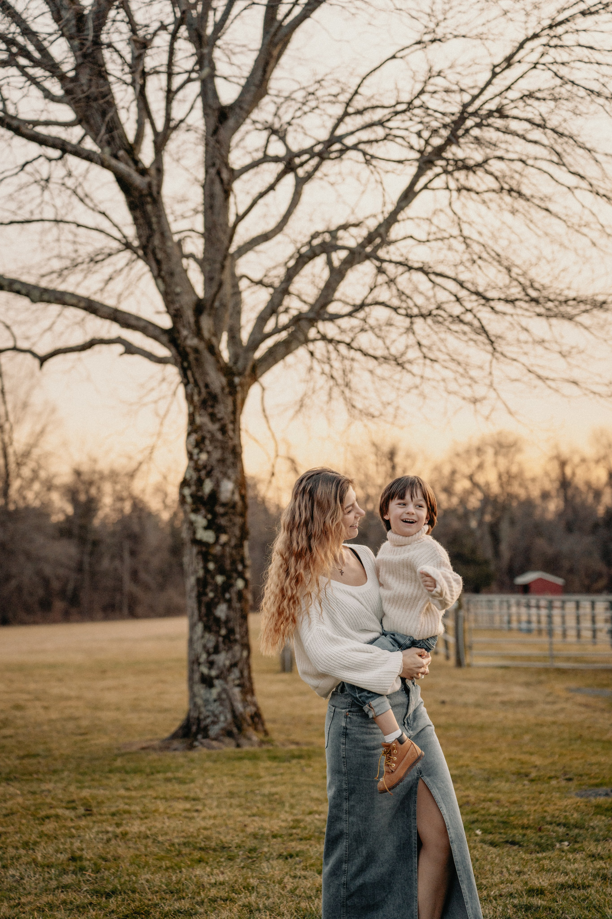 Unique Family Photography at an Alpaca Farm – Fun & Playful. Alisa Tant — Family and newborn photographer Bucks County, Montgomery county, Philadelphia, NJ