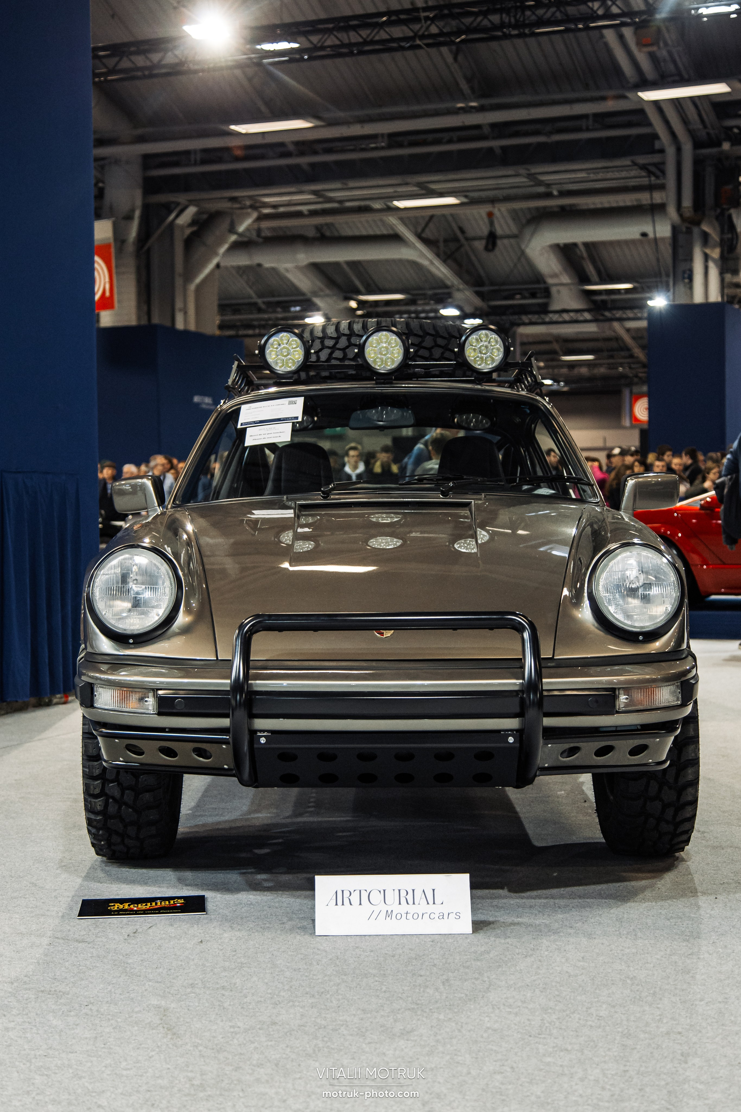 Retromobile 2023. Photographe de voitures à Paris — Vitalii Motruk