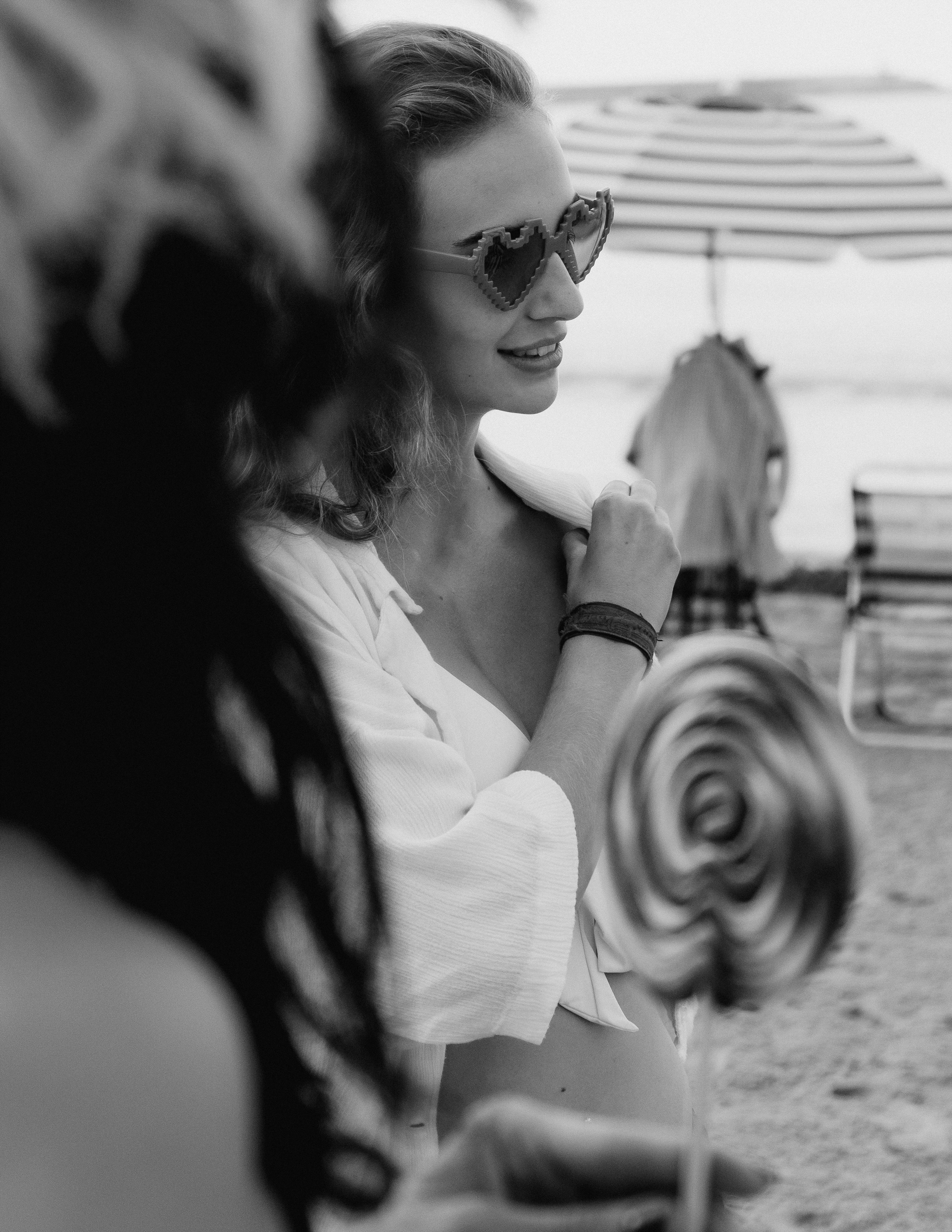 Beetlejuice на море: Экспериментальная фотосессия с цирковыми артистами — Фотограф Андрей Луковников